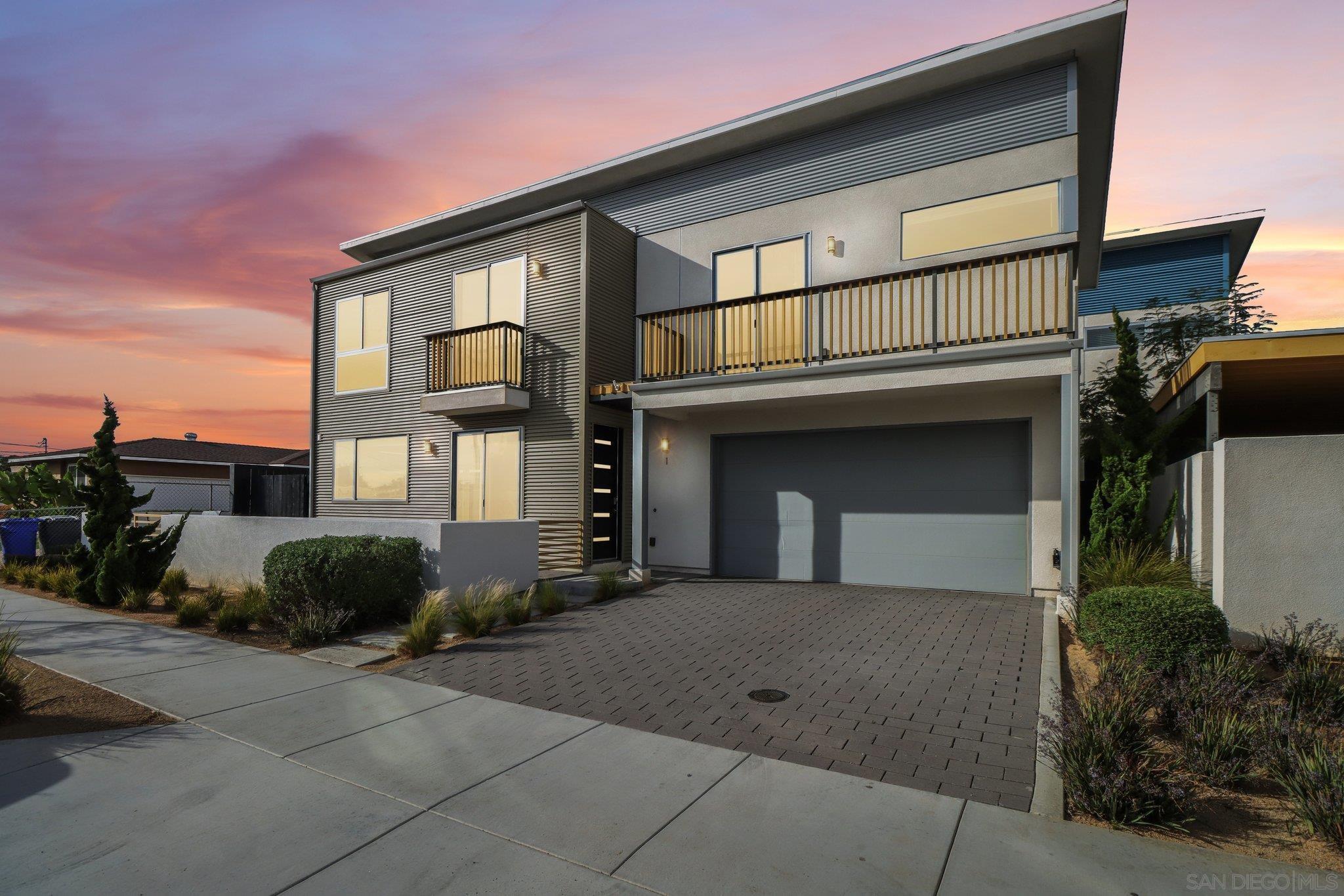 Detail Gallery Image 2 of 56 For 1166  Holly Ave  #1,  Imperial Beach,  CA 91932 - 4 Beds | 2/1 Baths