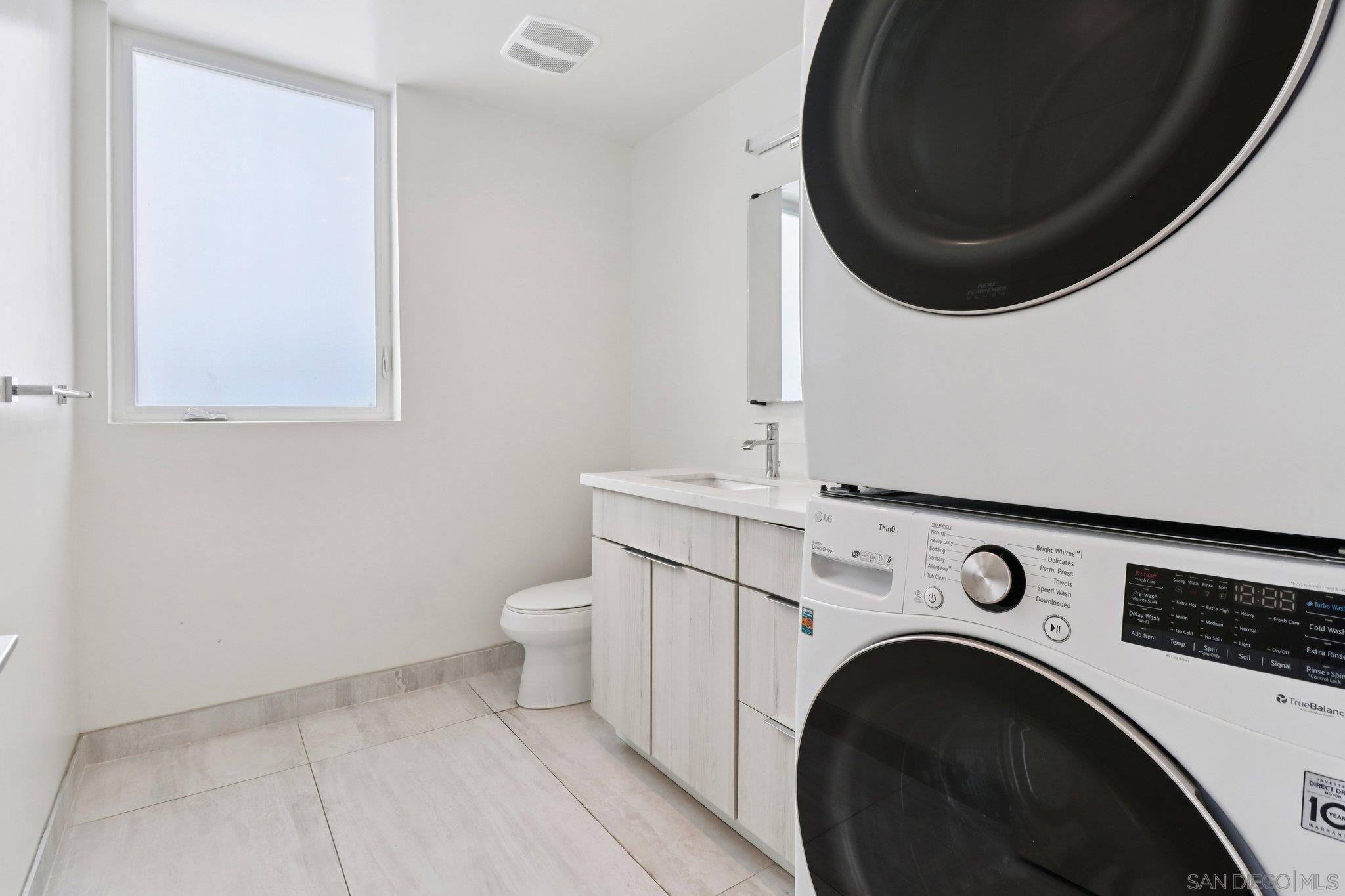 Detail Gallery Image 15 of 56 For 1166  Holly Ave  #1,  Imperial Beach,  CA 91932 - 4 Beds | 2/1 Baths