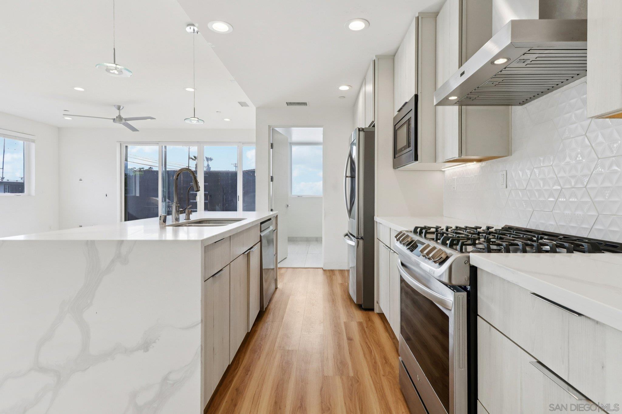 Detail Gallery Image 16 of 56 For 1166  Holly Ave  #1,  Imperial Beach,  CA 91932 - 4 Beds | 2/1 Baths