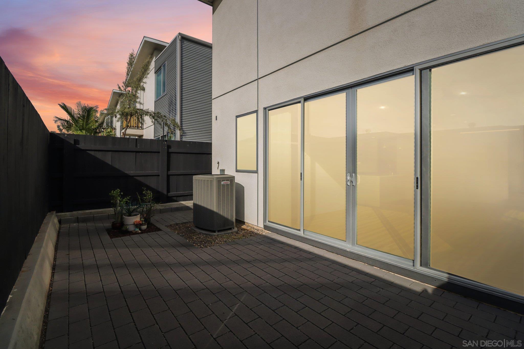 Detail Gallery Image 19 of 56 For 1166  Holly Ave  #1,  Imperial Beach,  CA 91932 - 4 Beds | 2/1 Baths