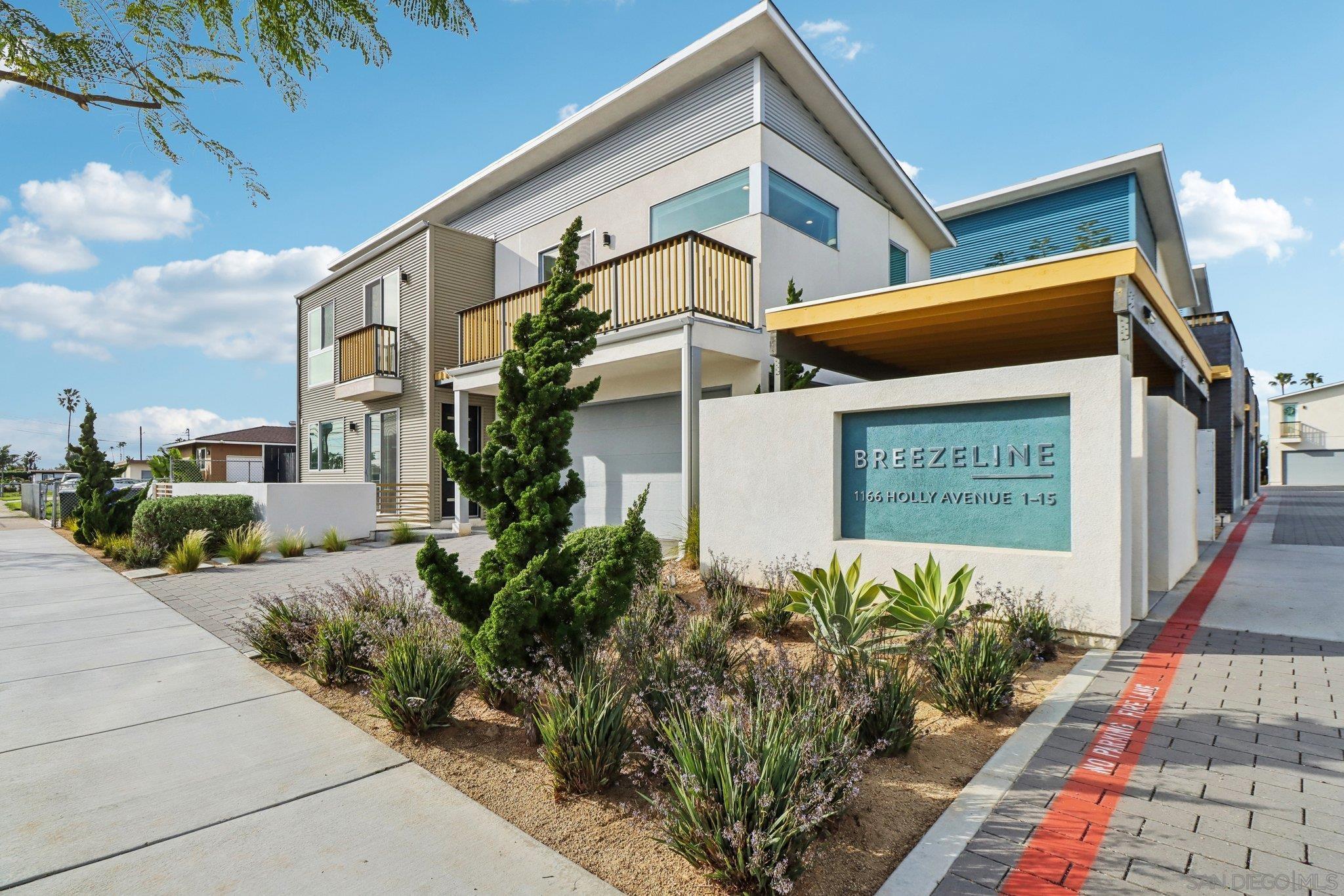 Detail Gallery Image 4 of 56 For 1166  Holly Ave  #1,  Imperial Beach,  CA 91932 - 4 Beds | 2/1 Baths