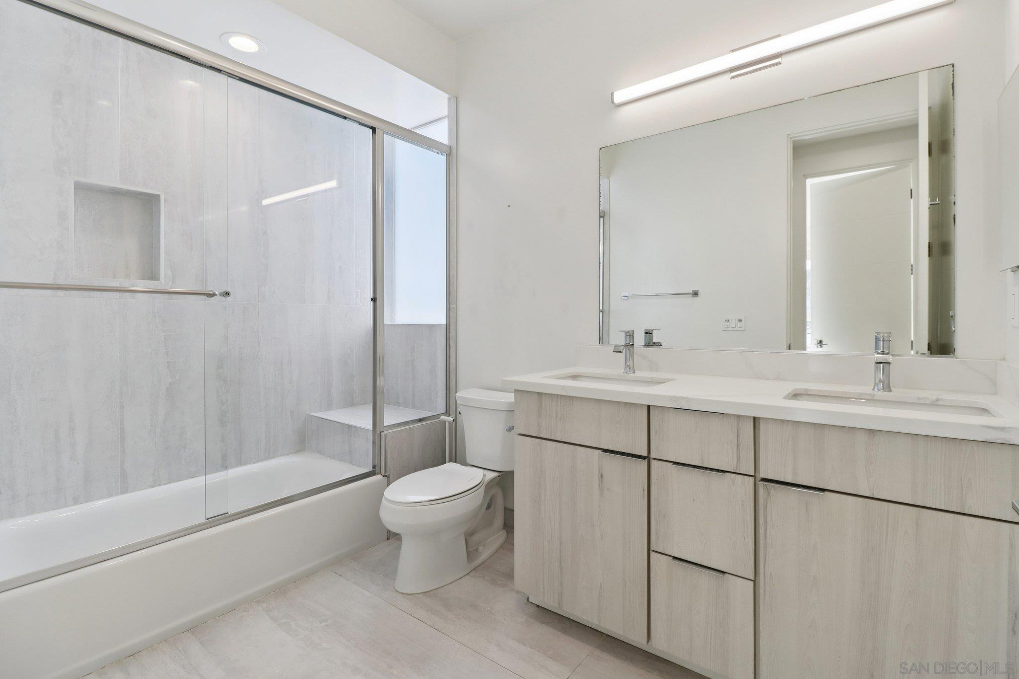 Detail Gallery Image 38 of 56 For 1166  Holly Ave  #1,  Imperial Beach,  CA 91932 - 4 Beds | 2/1 Baths