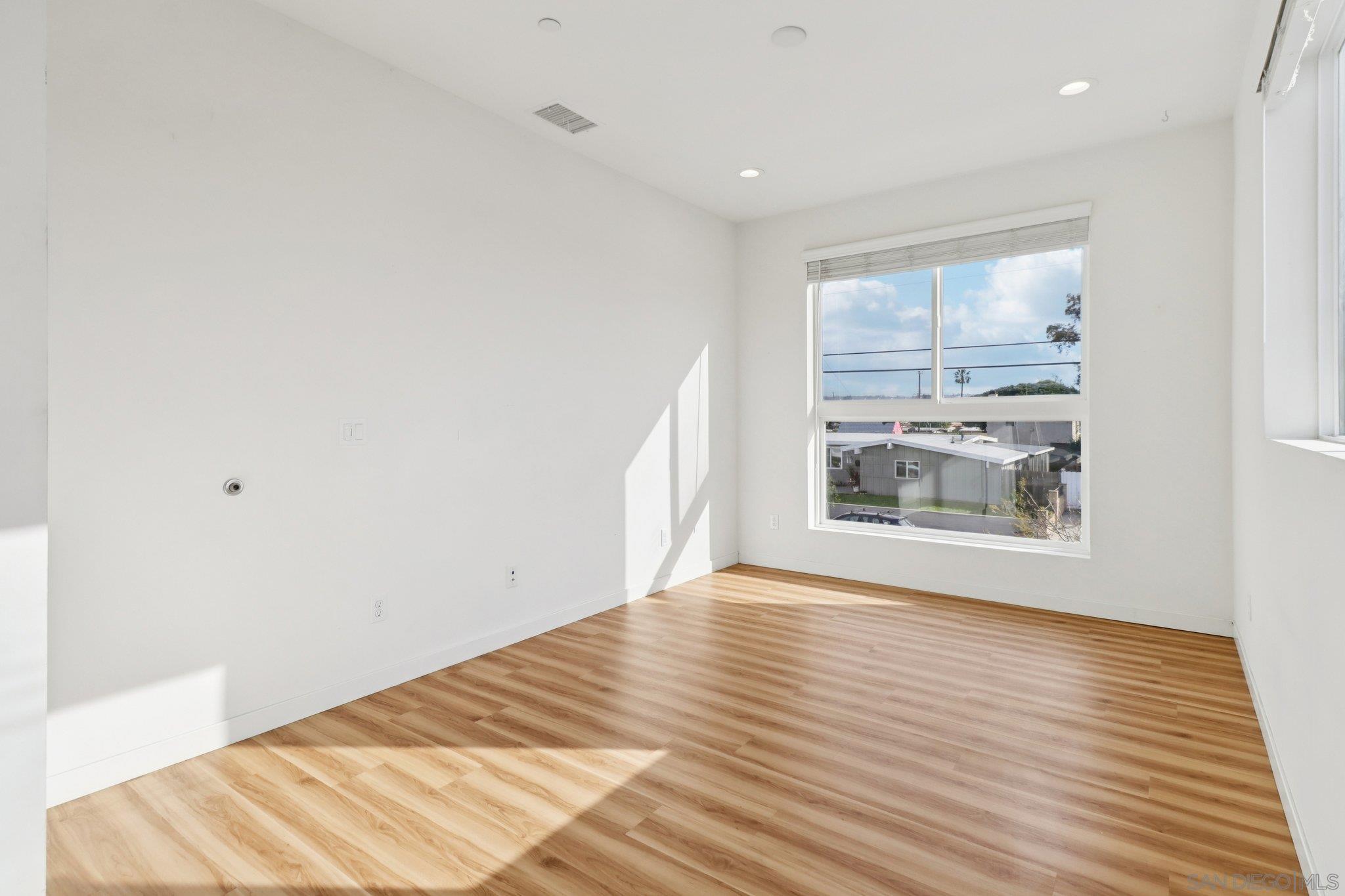 Detail Gallery Image 40 of 56 For 1166  Holly Ave  #1,  Imperial Beach,  CA 91932 - 4 Beds | 2/1 Baths