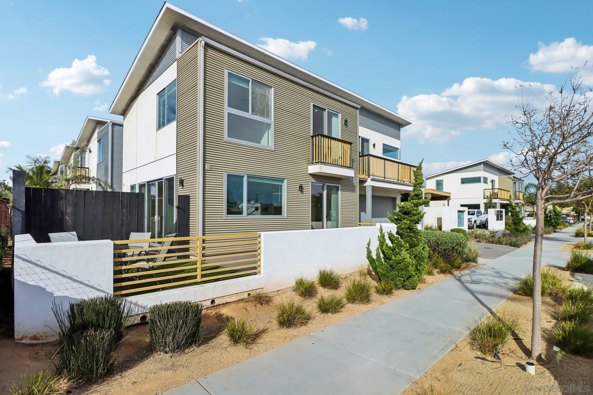 Detail Gallery Image 7 of 56 For 1166  Holly Ave  #1,  Imperial Beach,  CA 91932 - 4 Beds | 2/1 Baths