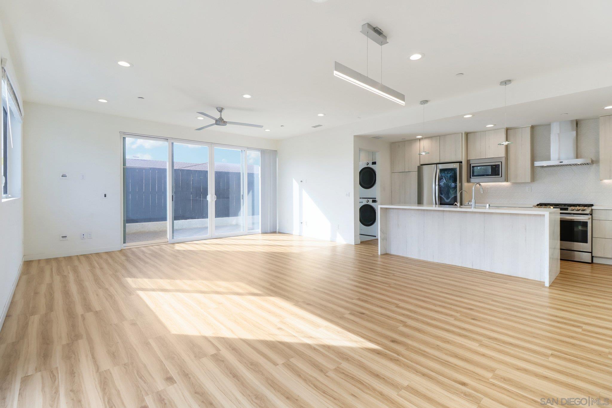 Detail Gallery Image 8 of 56 For 1166  Holly Ave  #1,  Imperial Beach,  CA 91932 - 4 Beds | 2/1 Baths