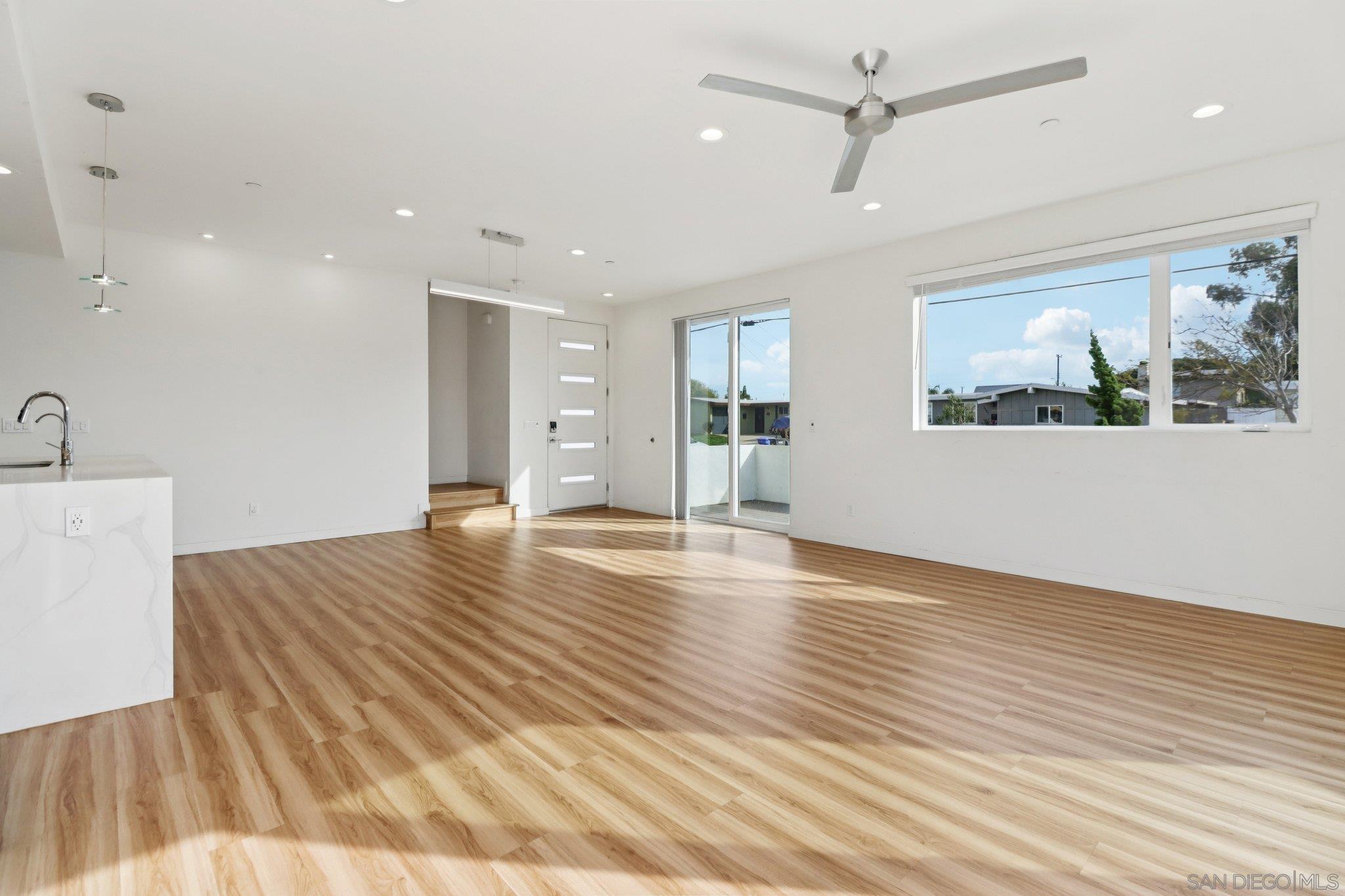 Detail Gallery Image 9 of 56 For 1166  Holly Ave  #1,  Imperial Beach,  CA 91932 - 4 Beds | 2/1 Baths