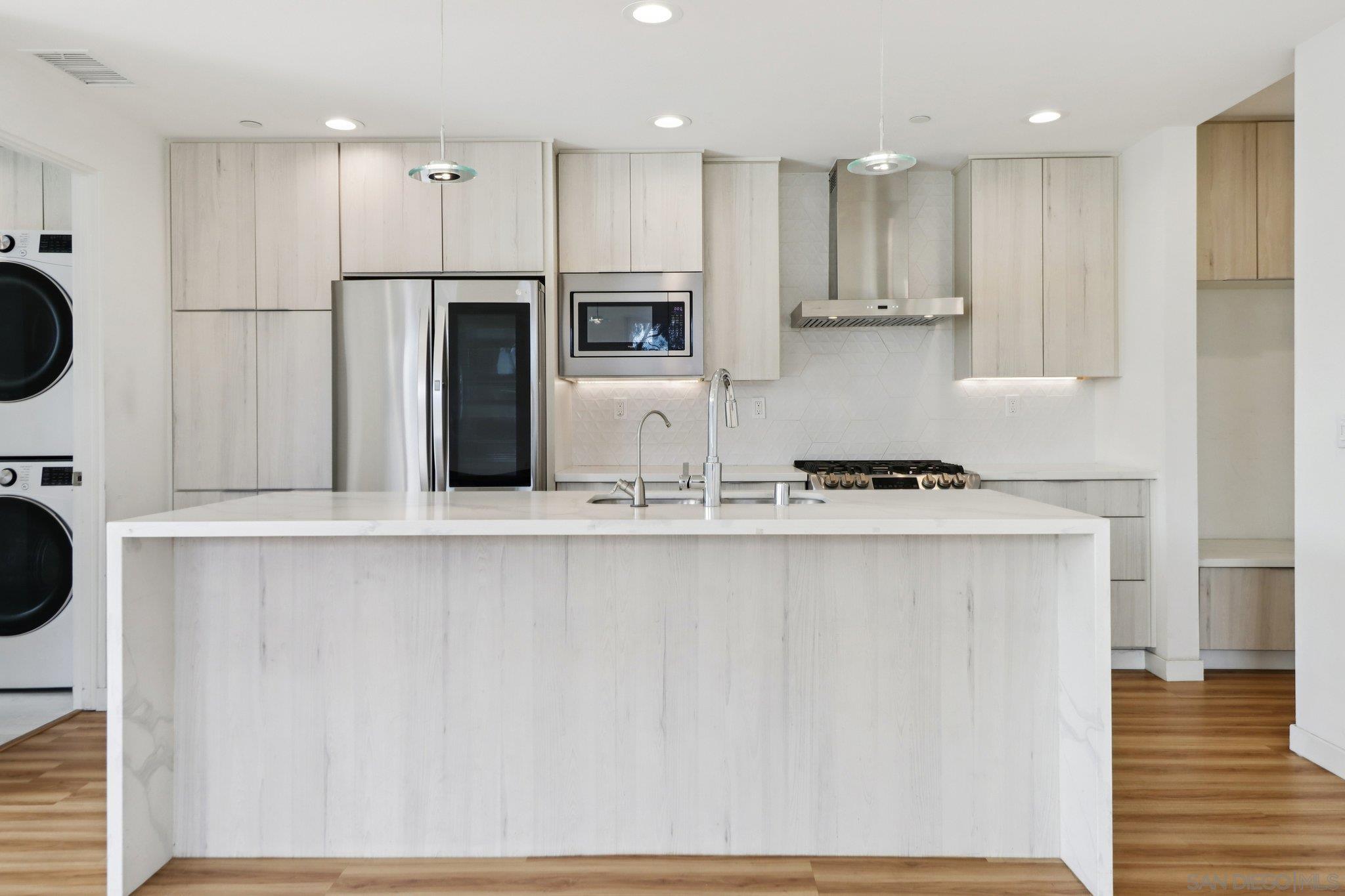 Detail Gallery Image 10 of 56 For 1166  Holly Ave  #1,  Imperial Beach,  CA 91932 - 4 Beds | 2/1 Baths