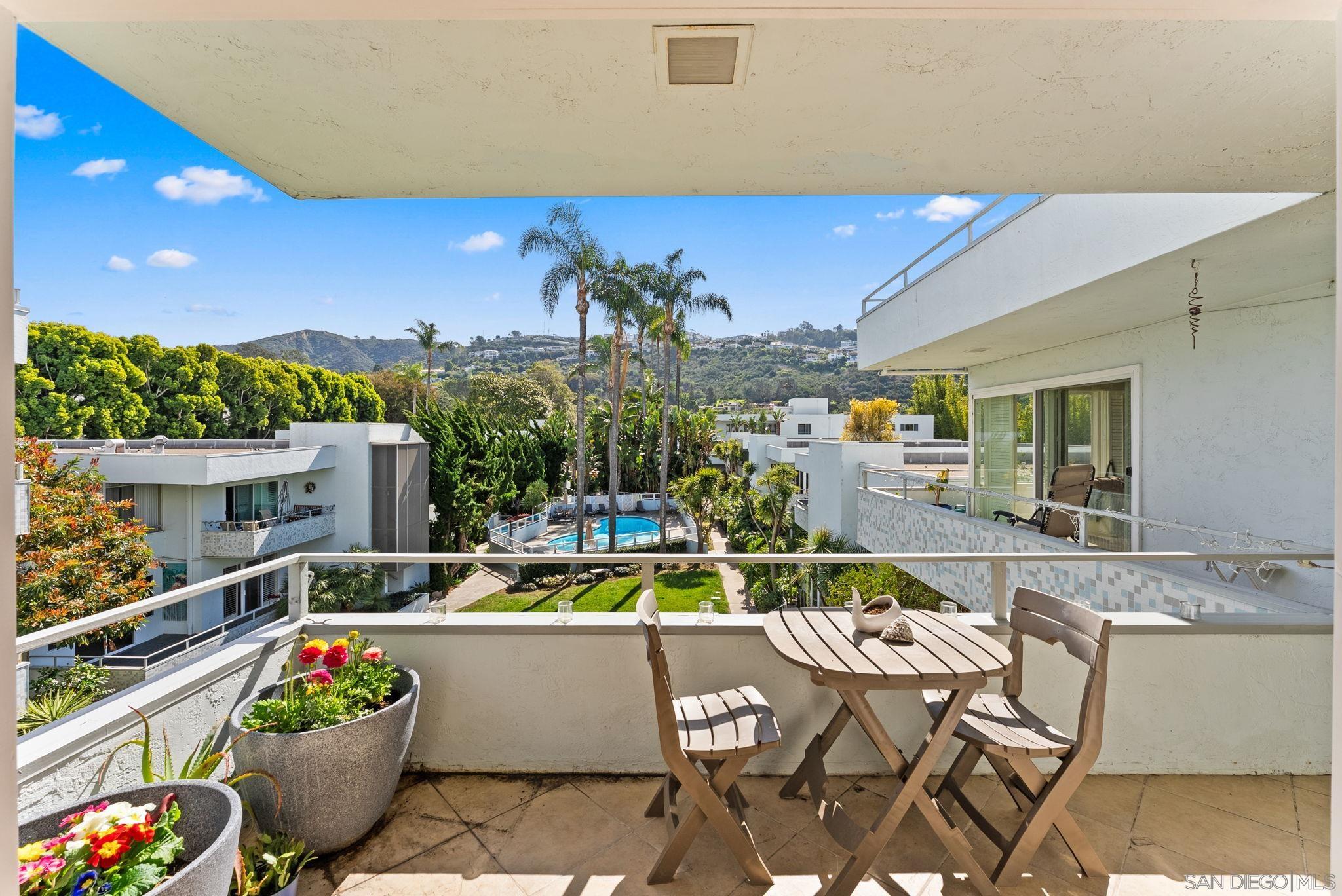 Detail Gallery Image 13 of 35 For 2360  Torrey Pines Rd  #28,  La Jolla,  CA 92037 - 3 Beds | 2 Baths