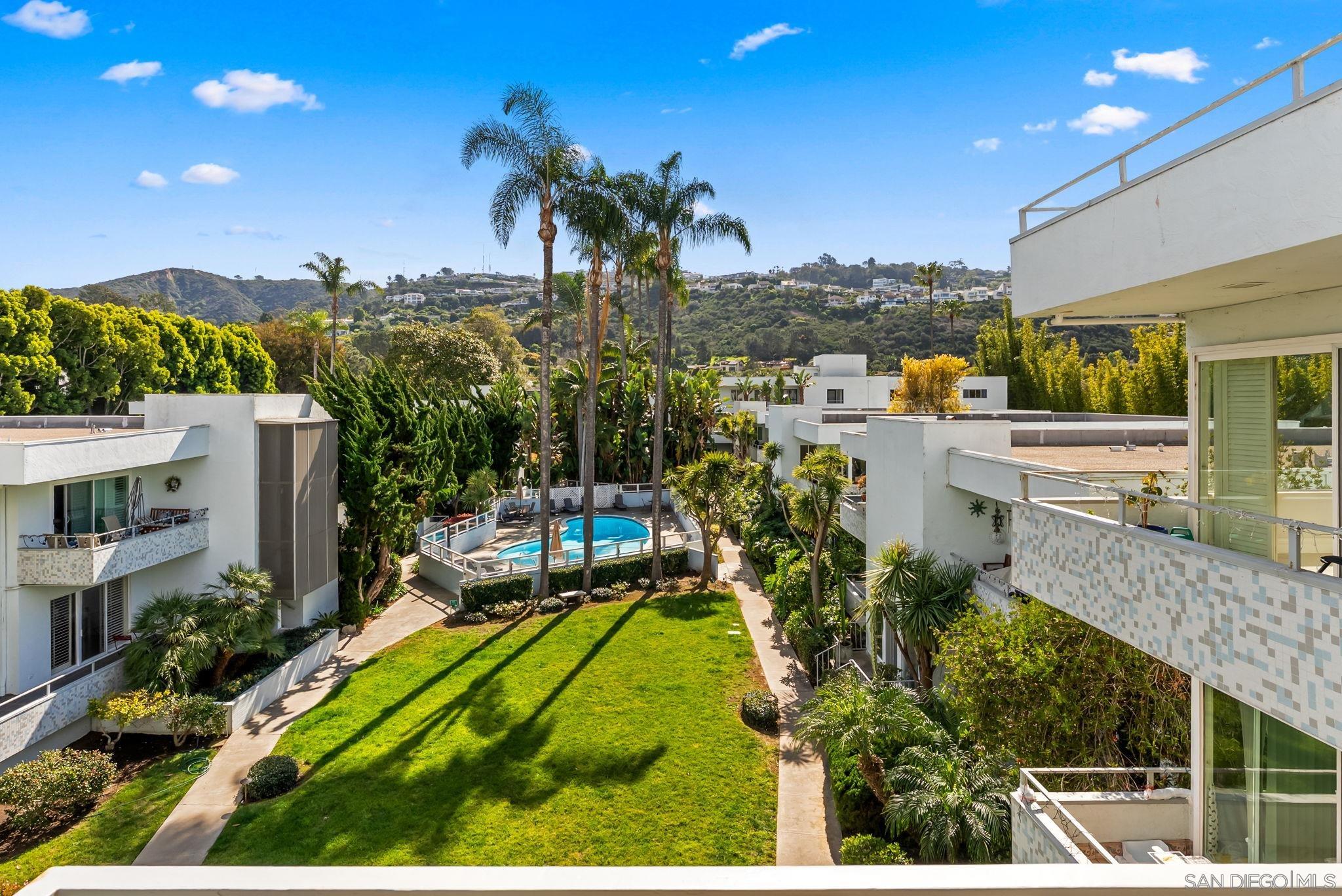 Detail Gallery Image 14 of 35 For 2360  Torrey Pines Rd  #28,  La Jolla,  CA 92037 - 3 Beds | 2 Baths