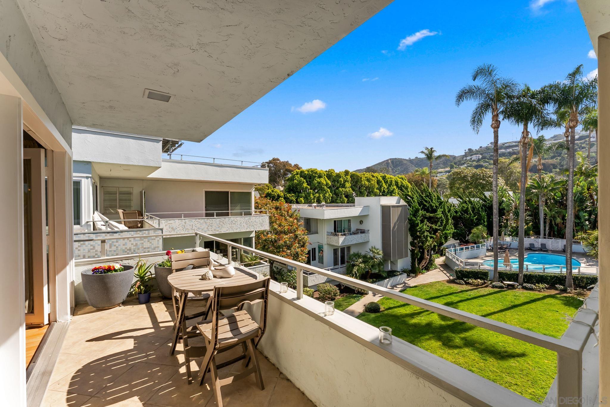 Detail Gallery Image 15 of 35 For 2360  Torrey Pines Rd  #28,  La Jolla,  CA 92037 - 3 Beds | 2 Baths