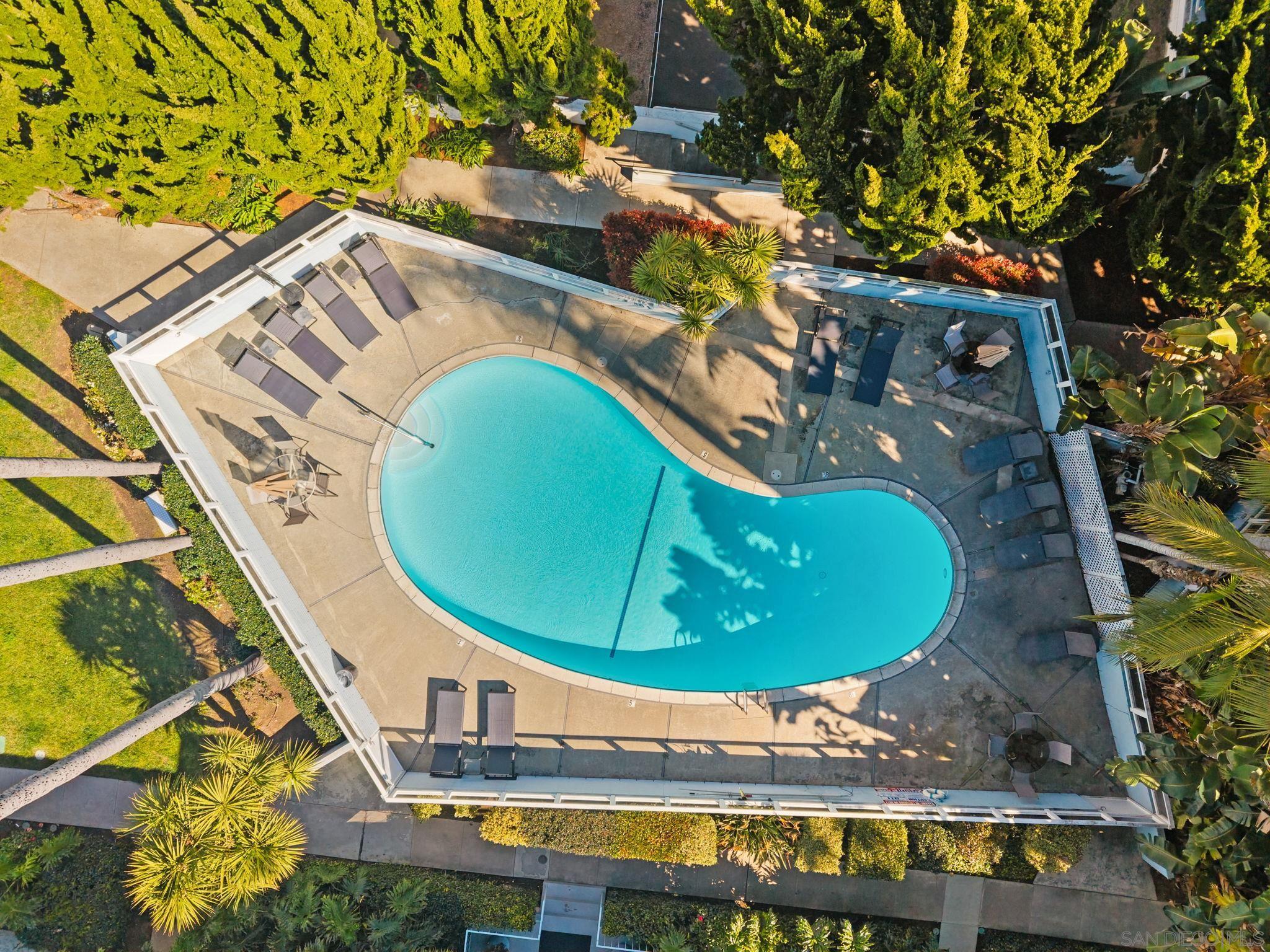 Detail Gallery Image 3 of 35 For 2360  Torrey Pines Rd  #28,  La Jolla,  CA 92037 - 3 Beds | 2 Baths