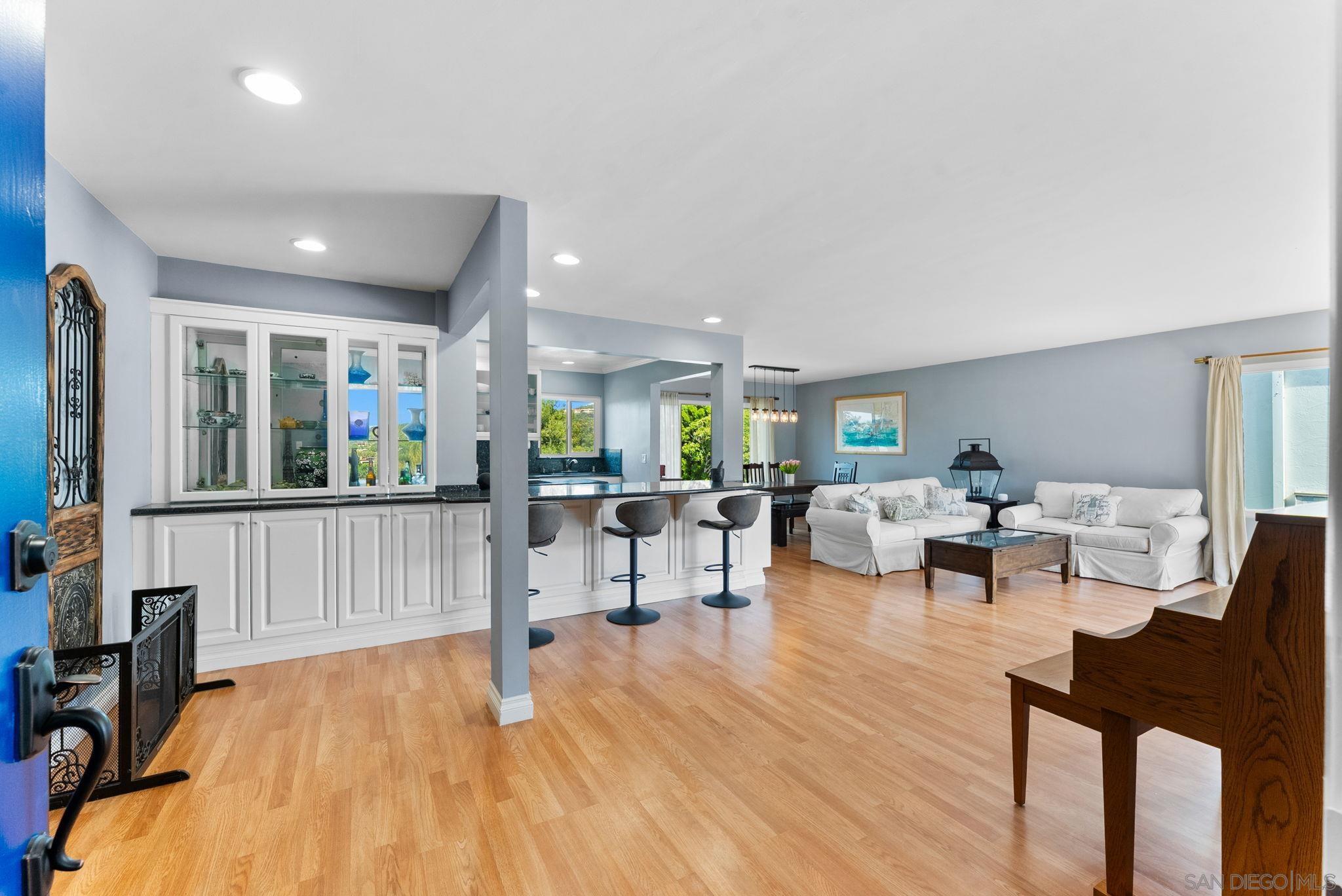 Detail Gallery Image 7 of 35 For 2360  Torrey Pines Rd  #28,  La Jolla,  CA 92037 - 3 Beds | 2 Baths