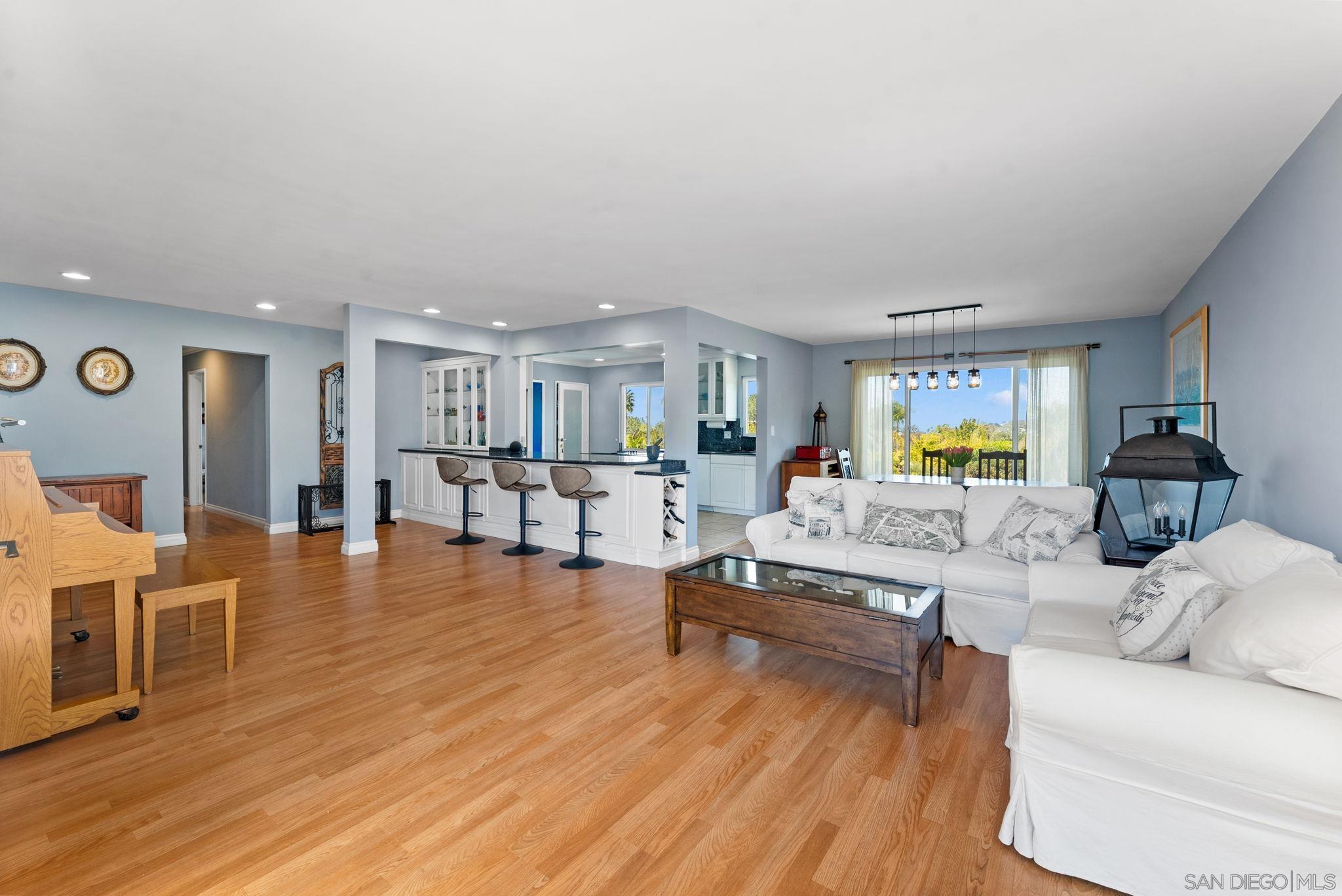 Detail Gallery Image 9 of 35 For 2360  Torrey Pines Rd  #28,  La Jolla,  CA 92037 - 3 Beds | 2 Baths