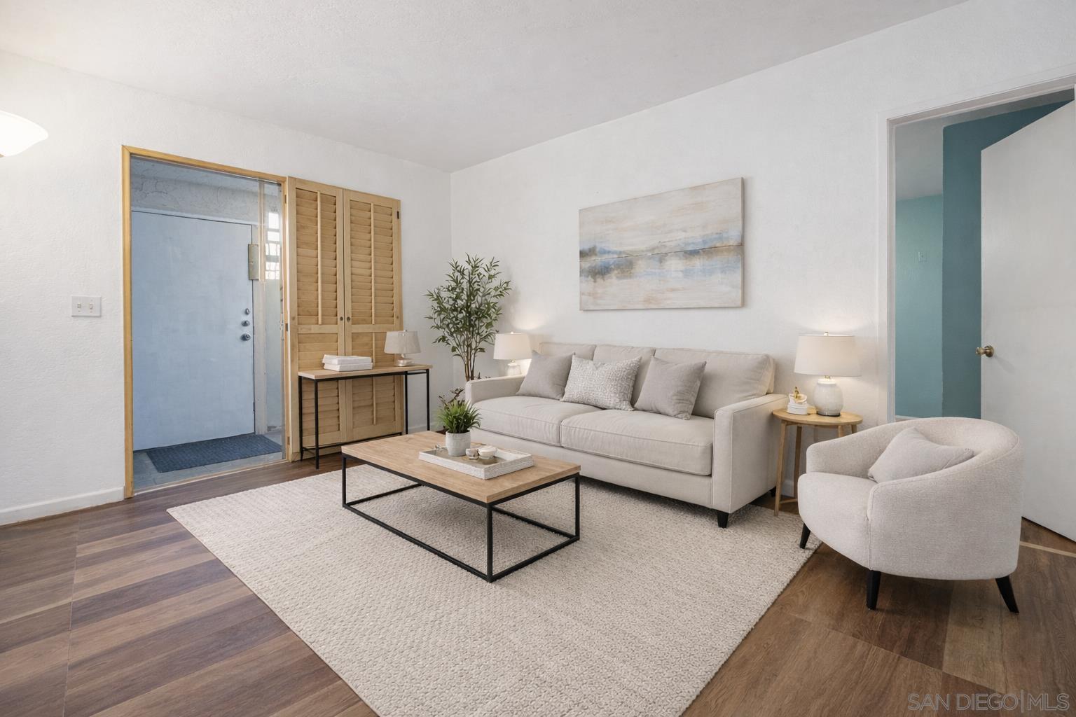 Detail Gallery Image 2 of 15 For 3029  Broadway  #4,  San Diego,  CA 92102 - 2 Beds | 1 Baths