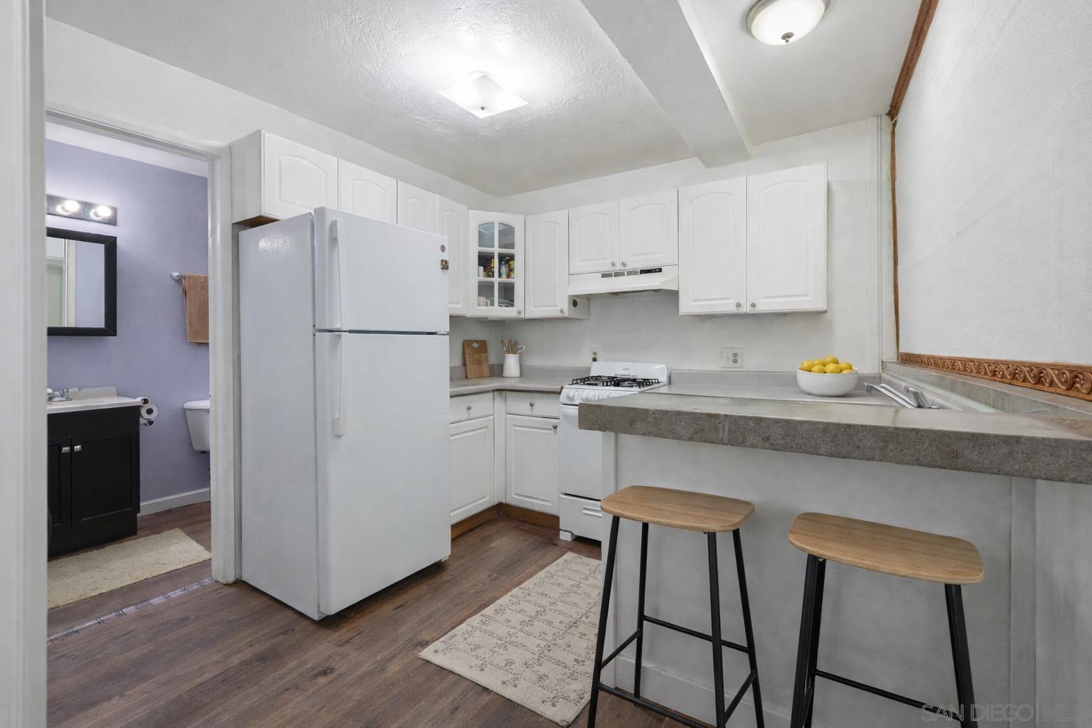 Detail Gallery Image 4 of 15 For 3029  Broadway  #4,  San Diego,  CA 92102 - 2 Beds | 1 Baths