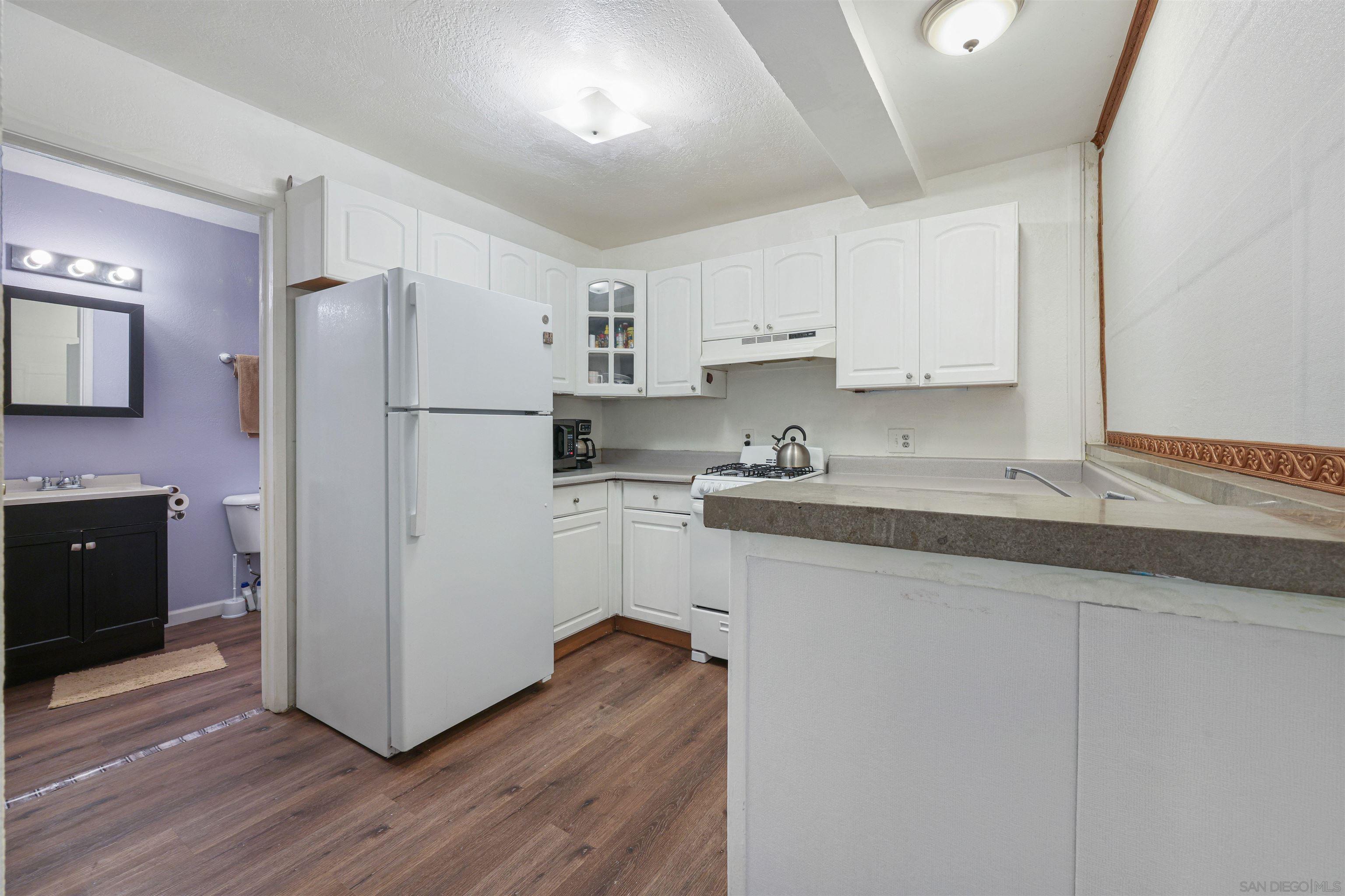 Detail Gallery Image 5 of 15 For 3029  Broadway  #4,  San Diego,  CA 92102 - 2 Beds | 1 Baths