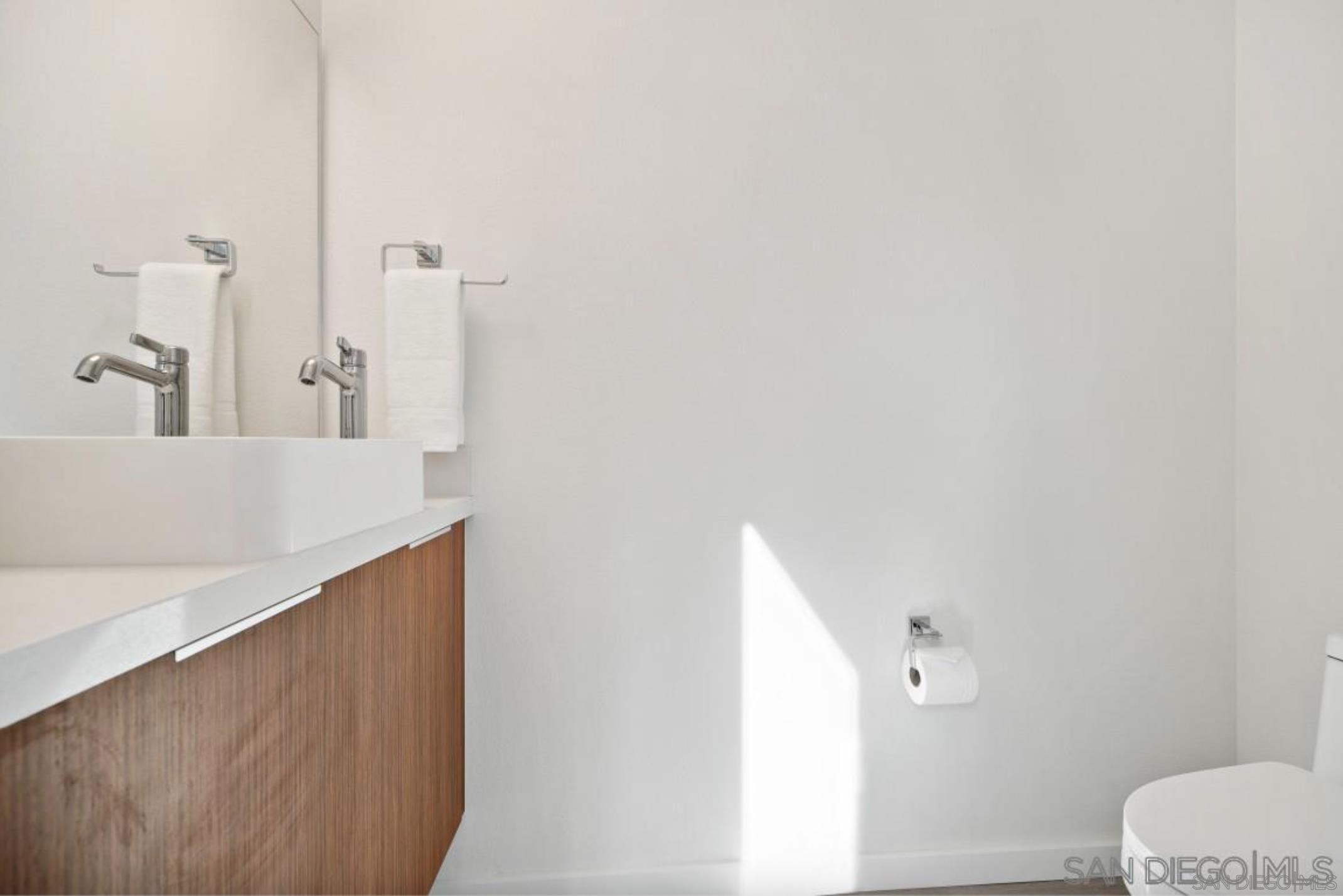 Detail Gallery Image 10 of 11 For 2891  B St, San Diego,  CA 92102 - 2 Beds | 2/1 Baths