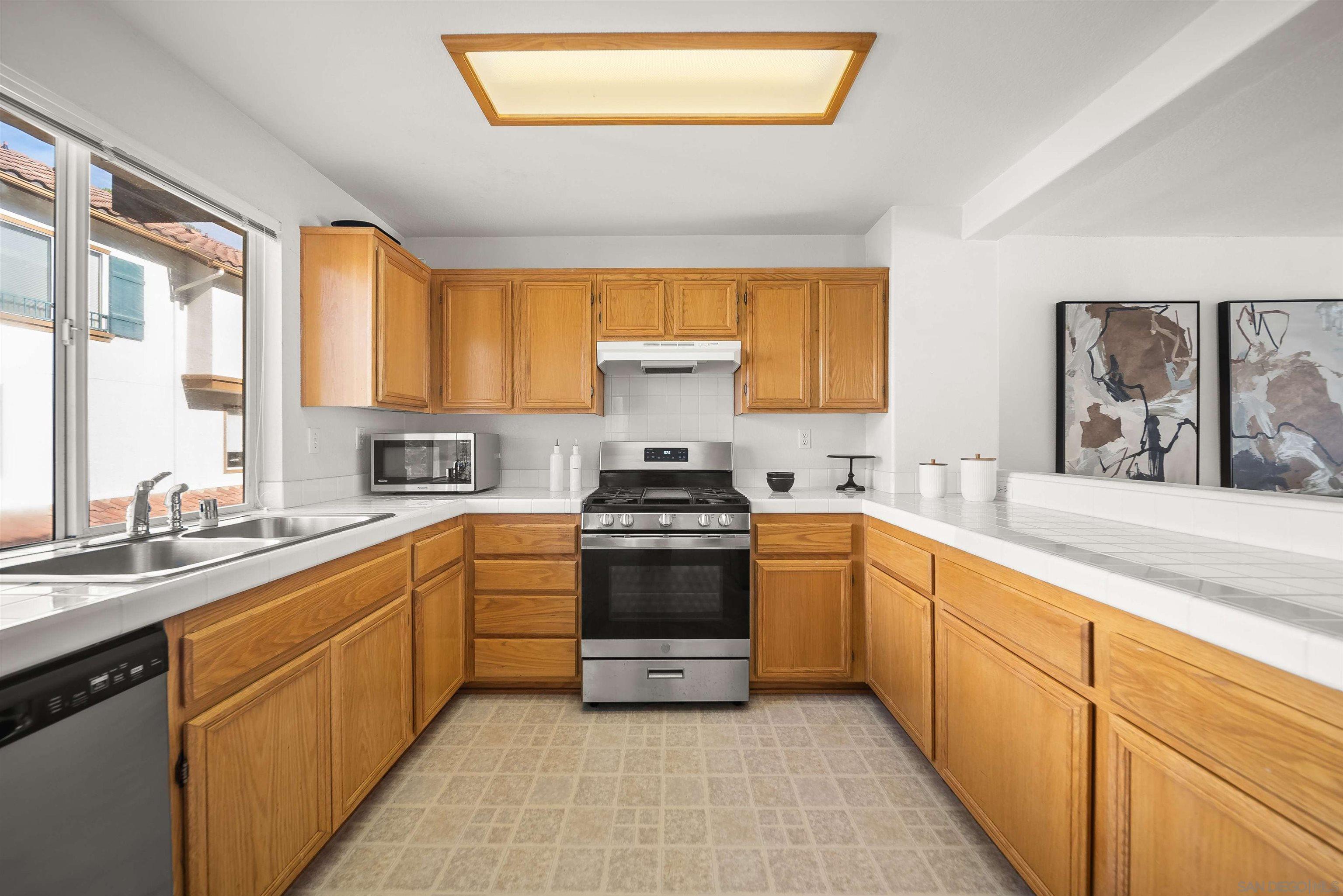 Detail Gallery Image 3 of 20 For 10206  Wateridge Cir  159, San Diego,  CA 92121 - 3 Beds | 2/1 Baths