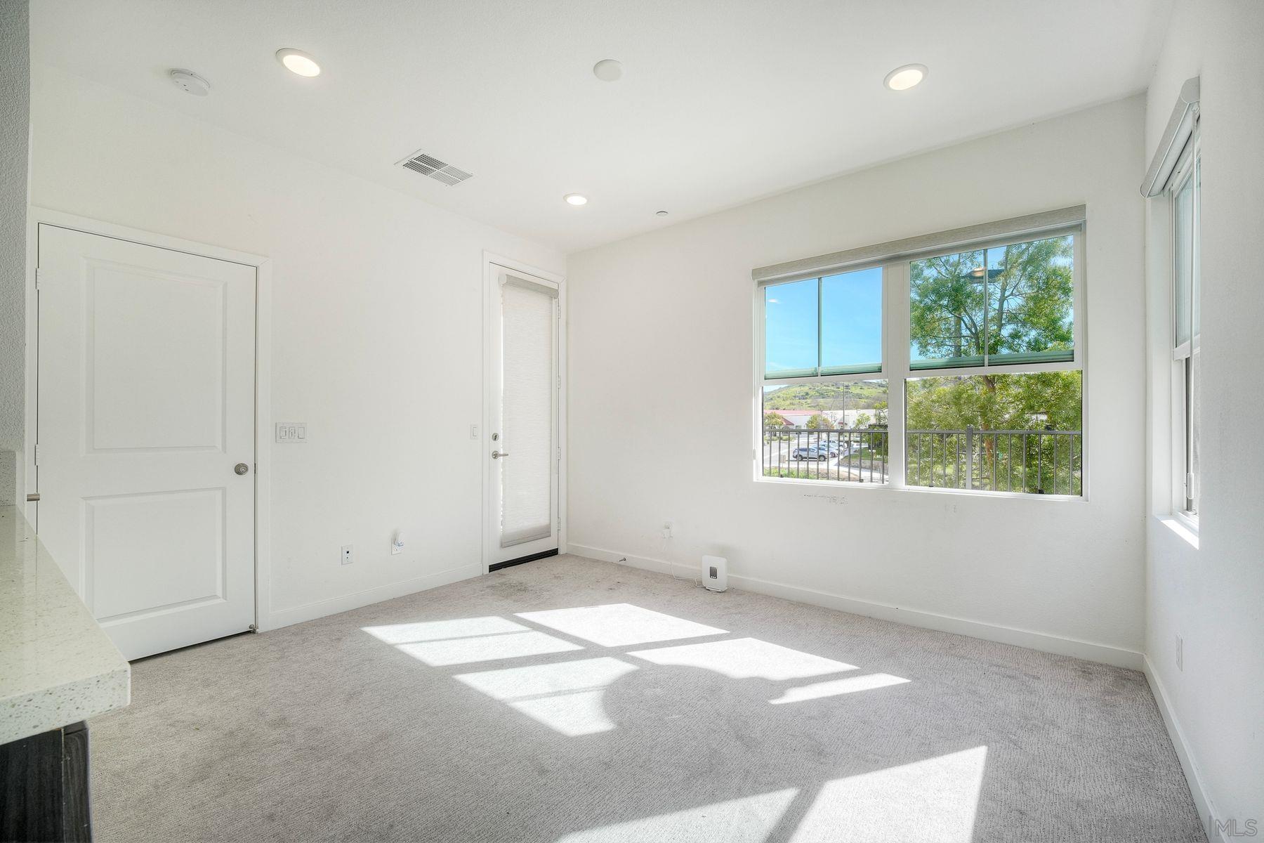 Detail Gallery Image 21 of 29 For 13087  Olympus Cir  #2,  Poway,  CA 92064 - 4 Beds | 3 Baths