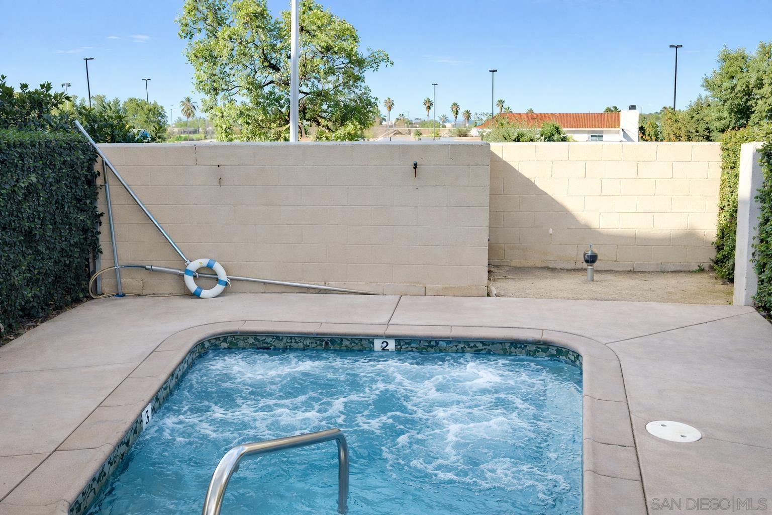 Detail Gallery Image 3 of 15 For 4548 W Point Loma Blvd, San Diego,  CA 92107 - 2 Beds | 1/1 Baths