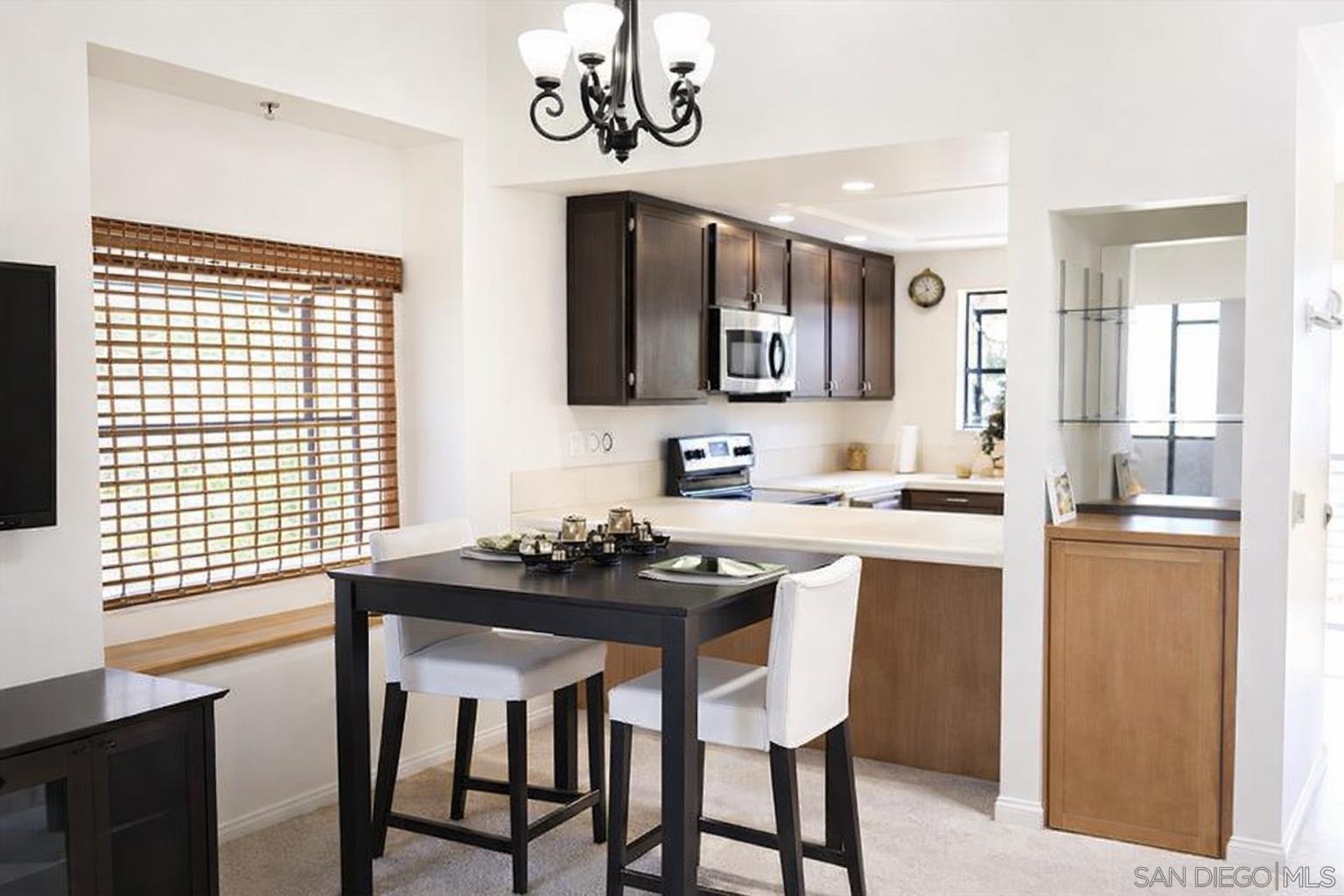 Detail Gallery Image 4 of 15 For 4548 W Point Loma Blvd, San Diego,  CA 92107 - 2 Beds | 1/1 Baths