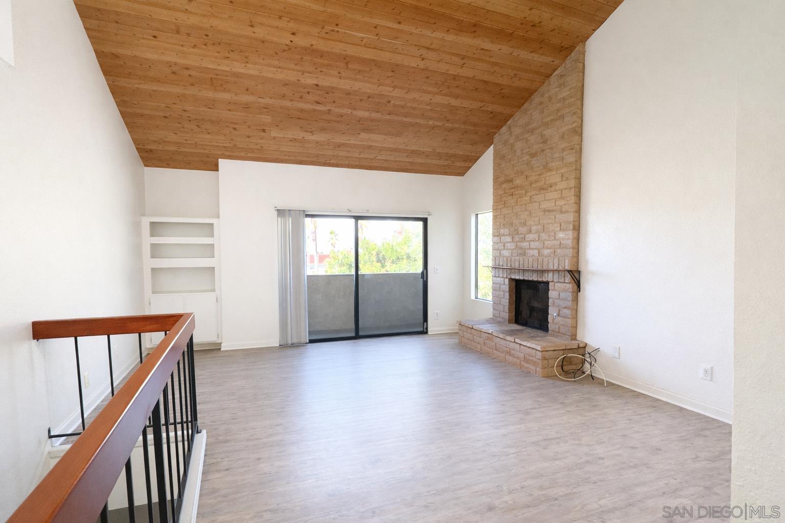 Detail Gallery Image 7 of 15 For 4548 W Point Loma Blvd, San Diego,  CA 92107 - 2 Beds | 1/1 Baths