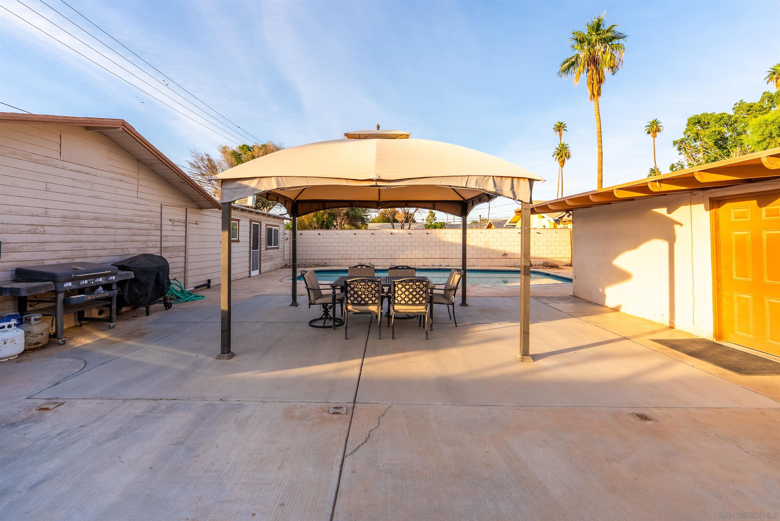 Detail Gallery Image 11 of 36 For 651  Maple, –,  CA 92250 - 6 Beds | 3 Baths