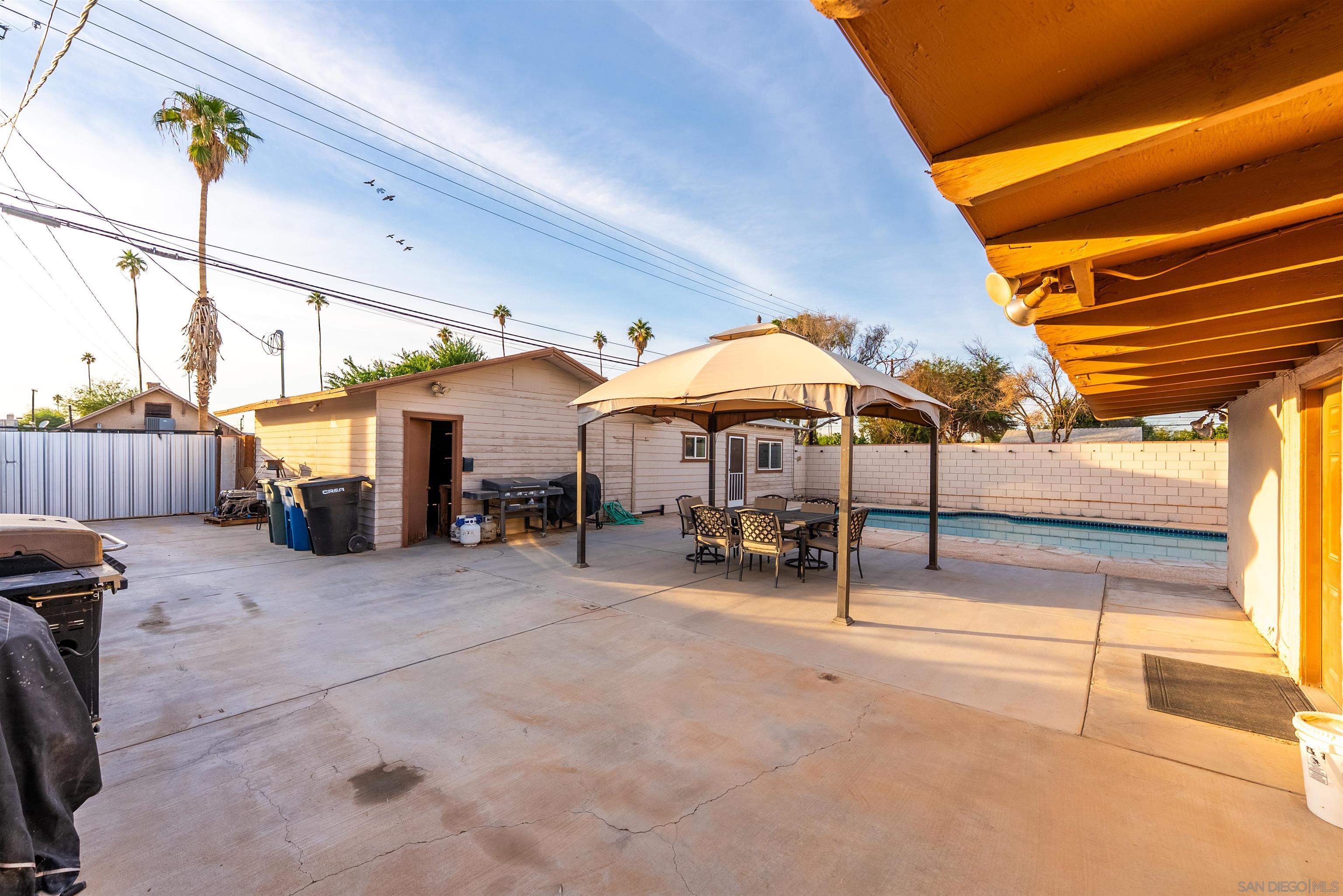 Detail Gallery Image 12 of 36 For 651  Maple, –,  CA 92250 - 6 Beds | 3 Baths