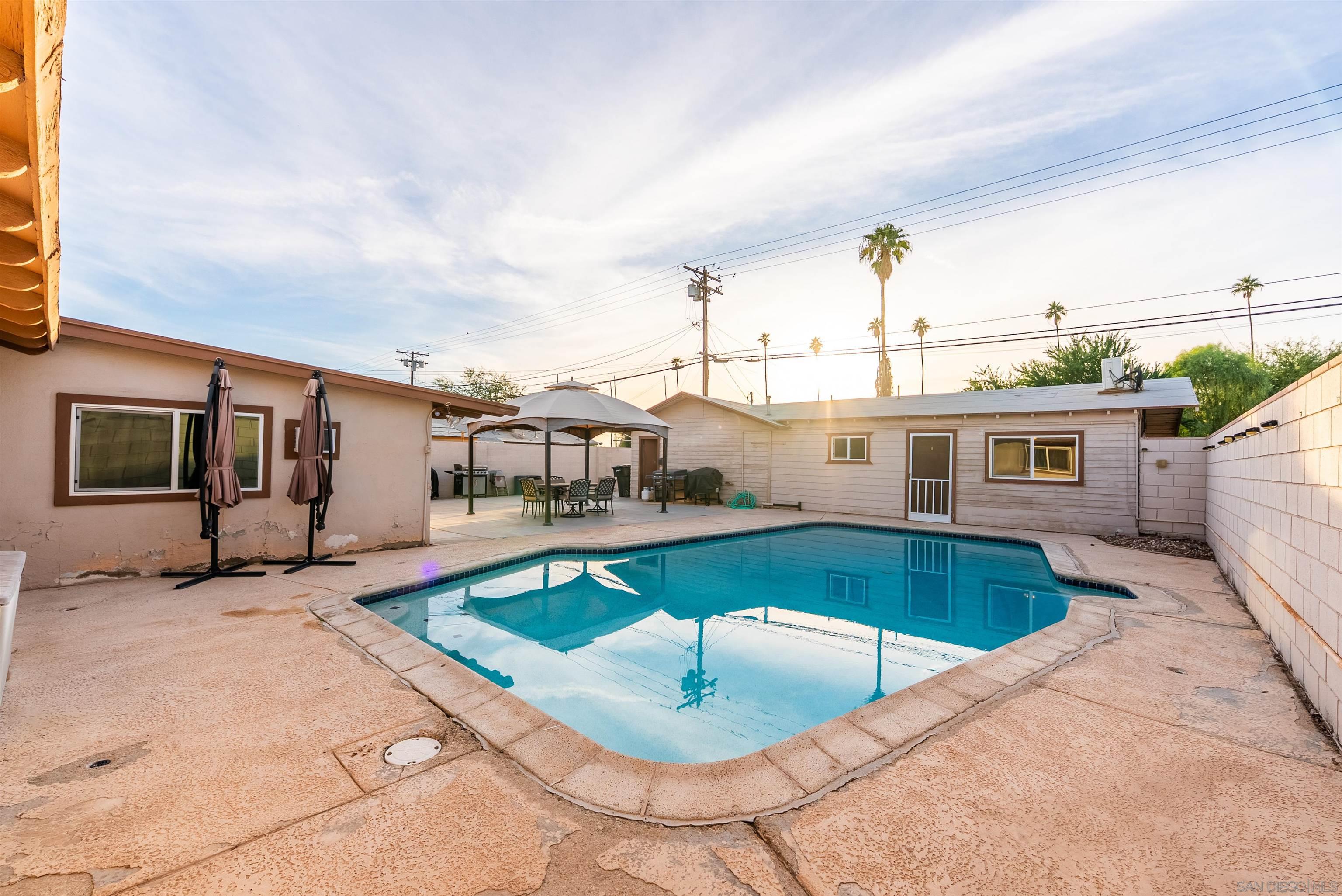 Detail Gallery Image 14 of 36 For 651  Maple, –,  CA 92250 - 6 Beds | 3 Baths