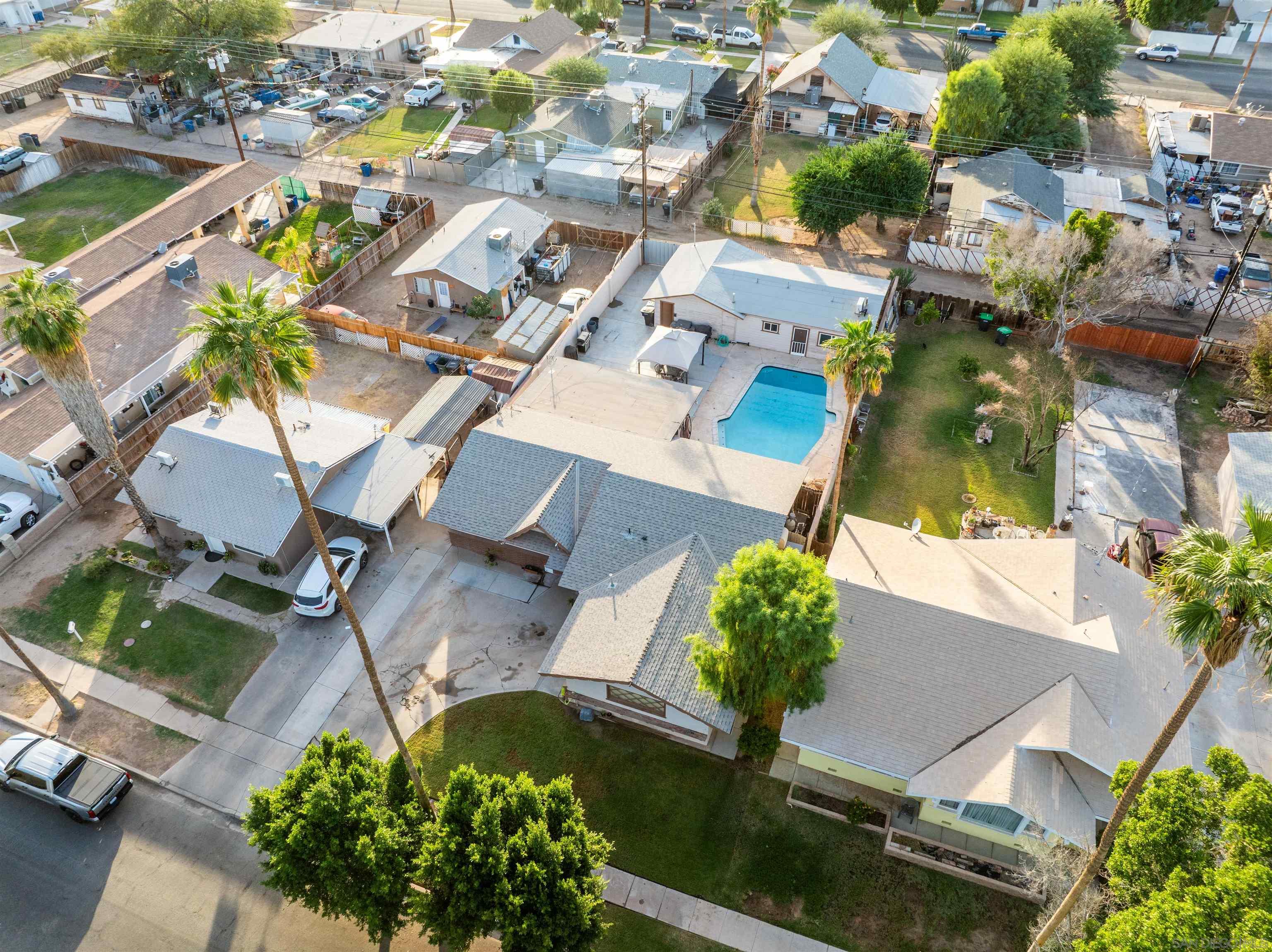 Detail Gallery Image 3 of 36 For 651  Maple, –,  CA 92250 - 6 Beds | 3 Baths