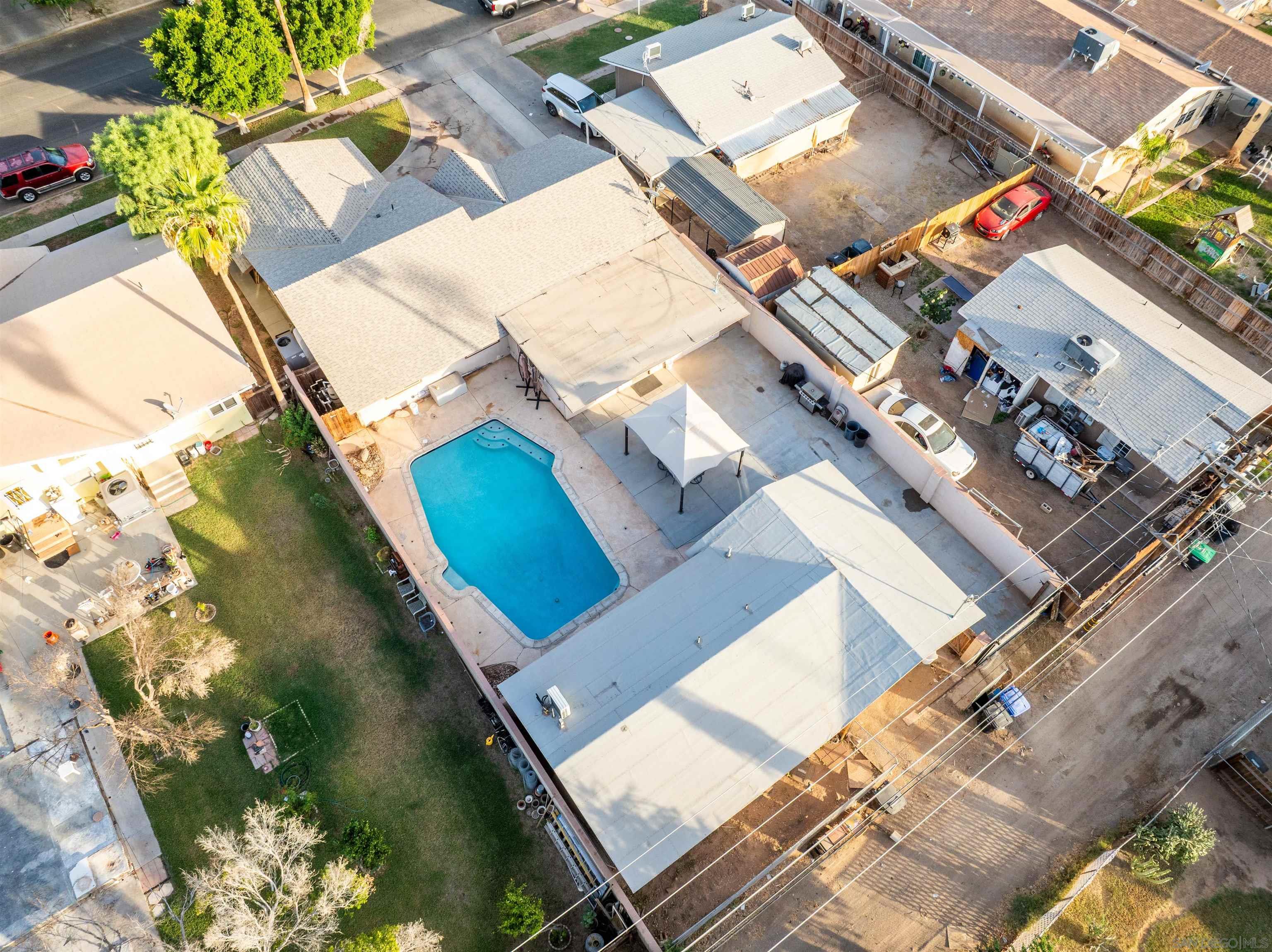 Detail Gallery Image 6 of 36 For 651  Maple, –,  CA 92250 - 6 Beds | 3 Baths