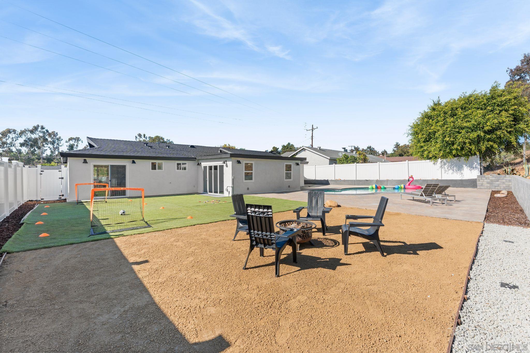 Detail Gallery Image 33 of 36 For 157  Thrasher Way, El Cajon,  CA 92020 - 4 Beds | 2 Baths