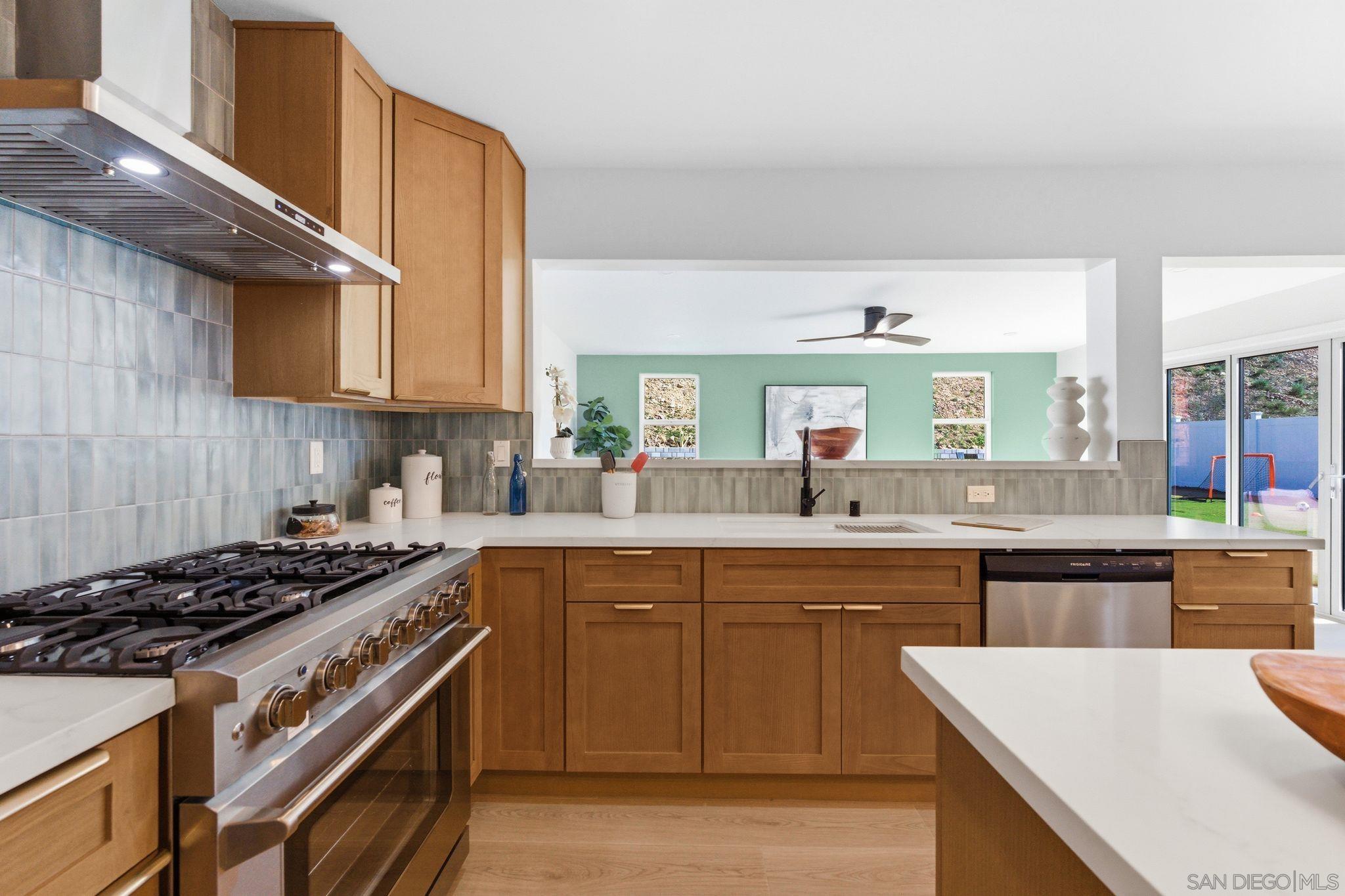 Detail Gallery Image 9 of 36 For 157  Thrasher Way, El Cajon,  CA 92020 - 4 Beds | 2 Baths