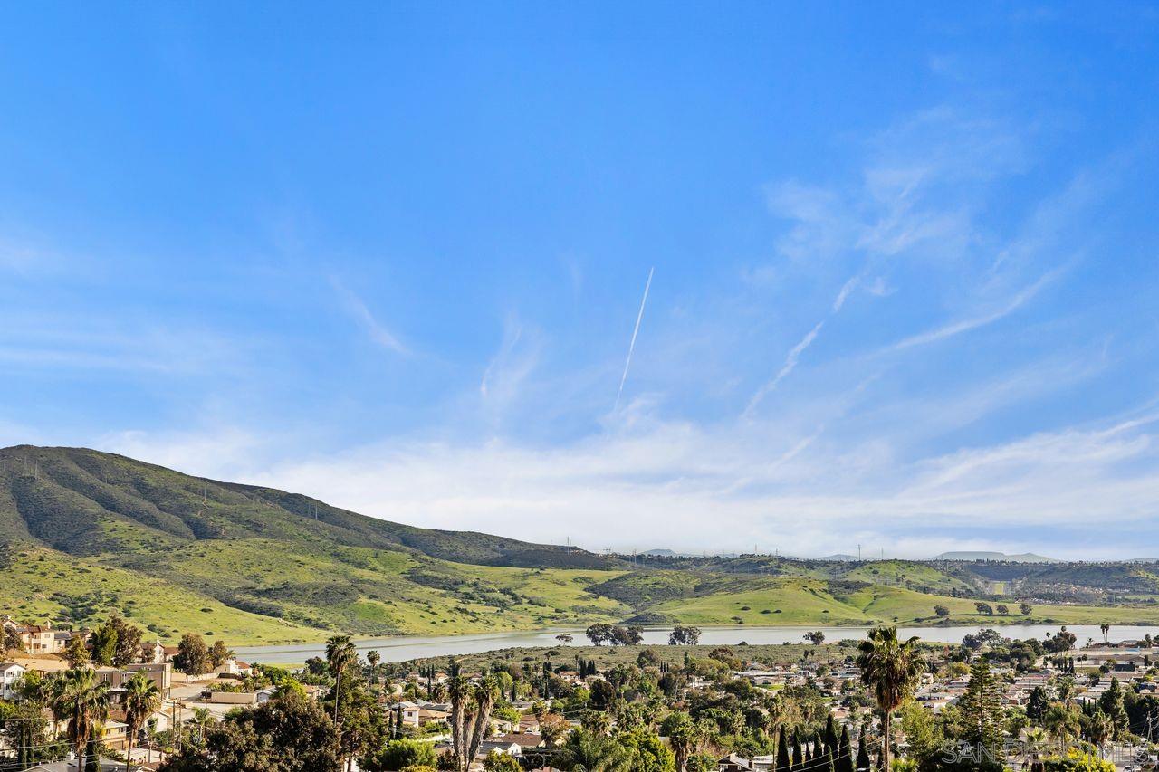 Detail Gallery Image 2 of 32 For 9545  Chestnut St, Spring Valley,  CA 91977 - 4 Beds | 3 Baths