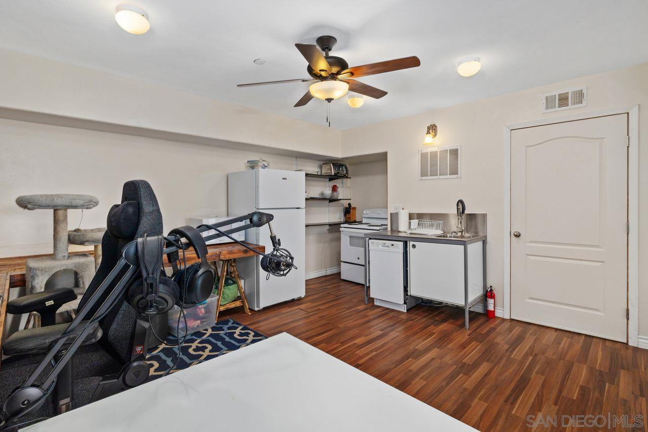 Detail Gallery Image 25 of 32 For 9545  Chestnut St, Spring Valley,  CA 91977 - 4 Beds | 3 Baths