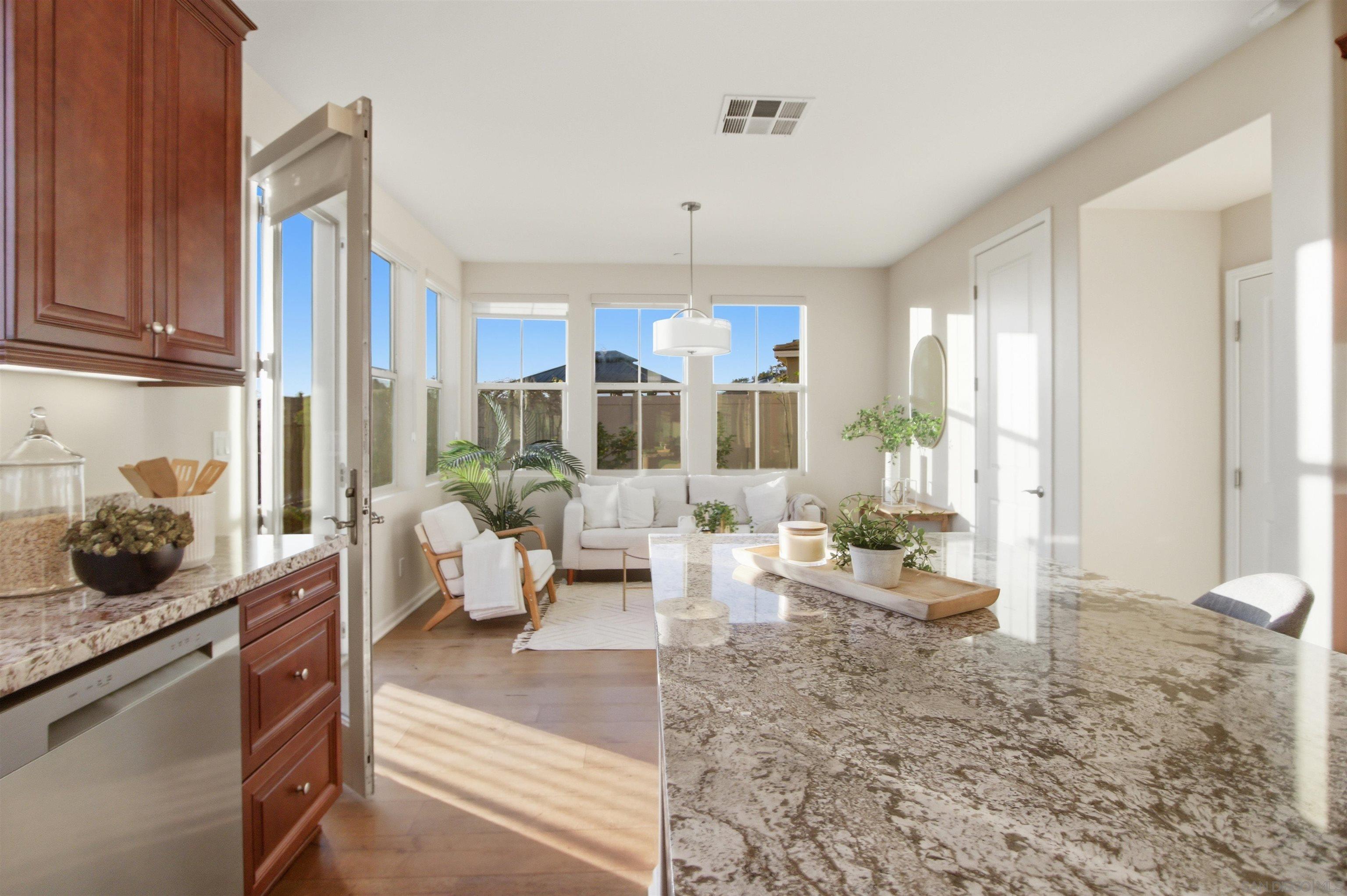 Detail Gallery Image 14 of 44 For 6741  Golden Glen Ln, San Diego,  CA 92126 - 4 Beds | 2/1 Baths