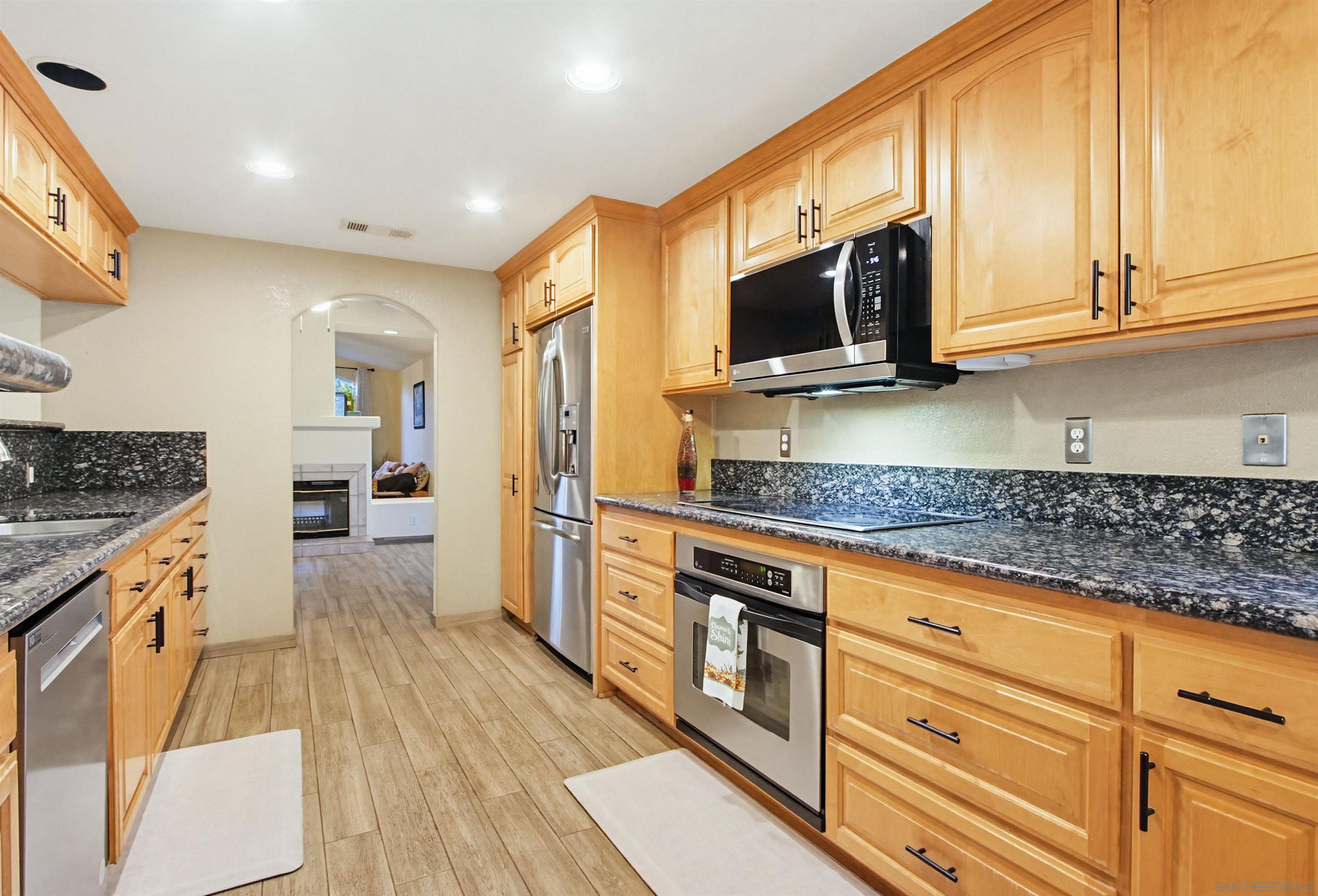 Detail Gallery Image 16 of 35 For 24427  Del Amo Rd, Ramona,  CA 92065 - 5 Beds | 3 Baths