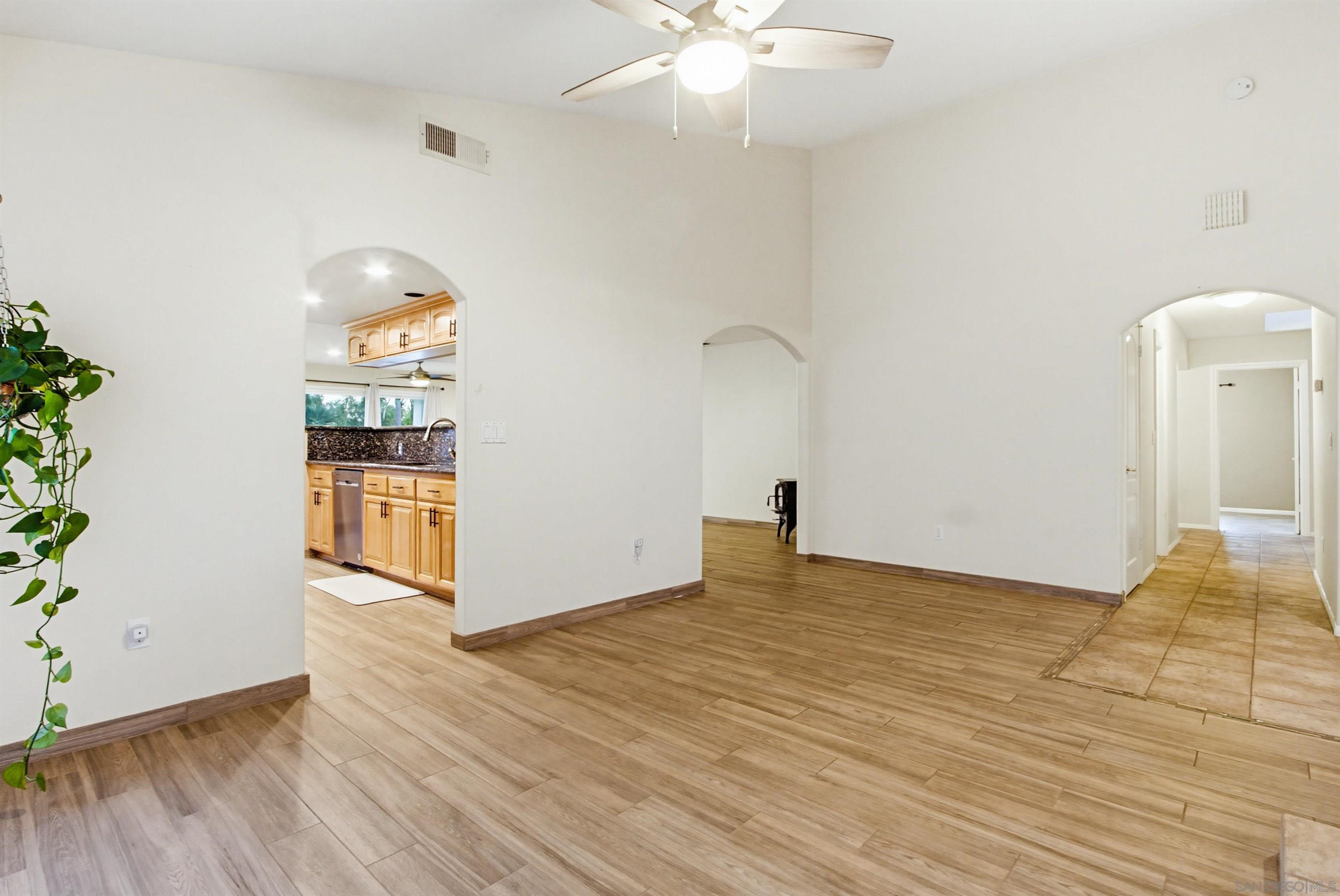 Detail Gallery Image 18 of 35 For 24427  Del Amo Rd, Ramona,  CA 92065 - 5 Beds | 3 Baths