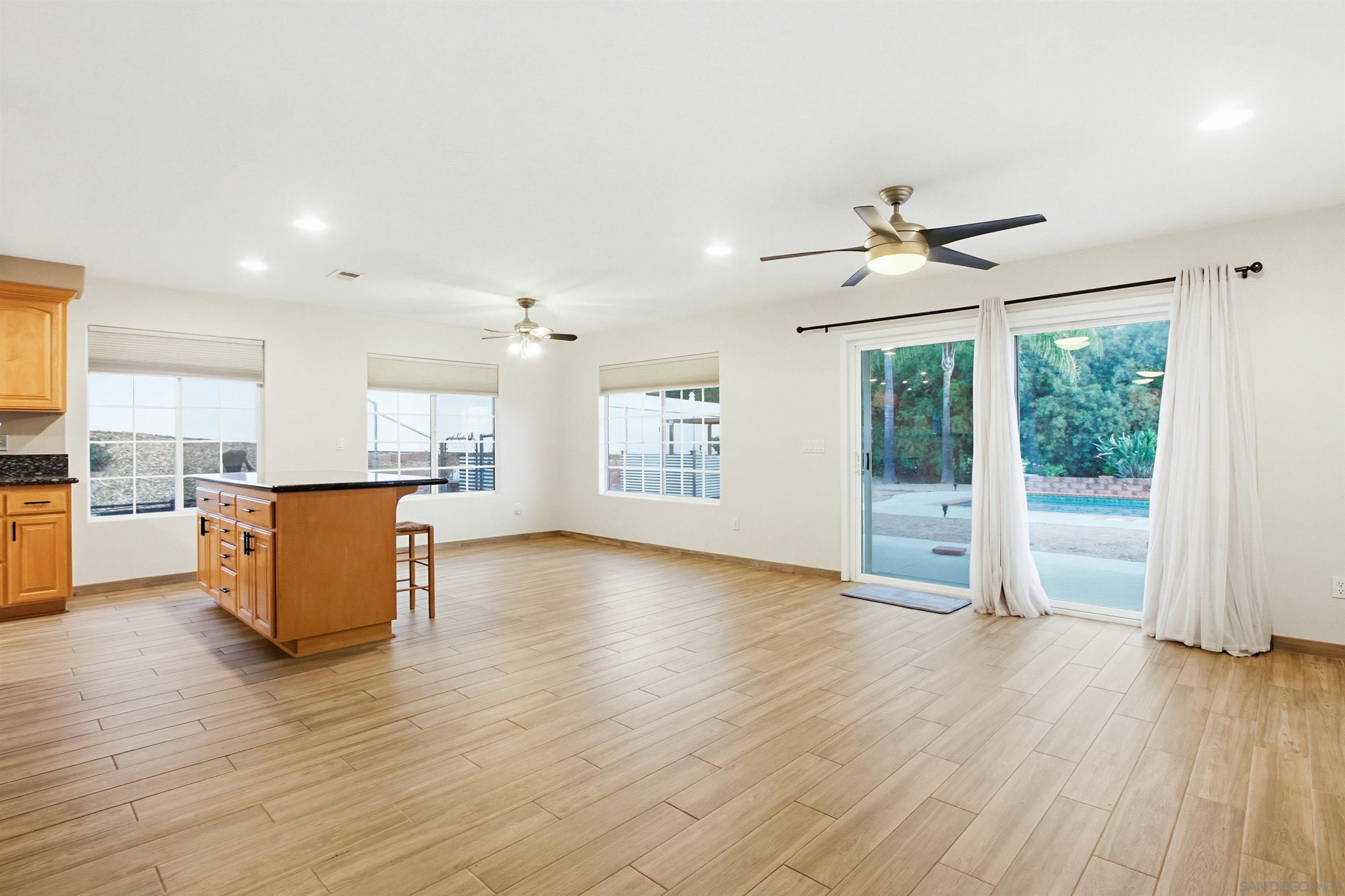 Detail Gallery Image 19 of 35 For 24427  Del Amo Rd, Ramona,  CA 92065 - 5 Beds | 3 Baths