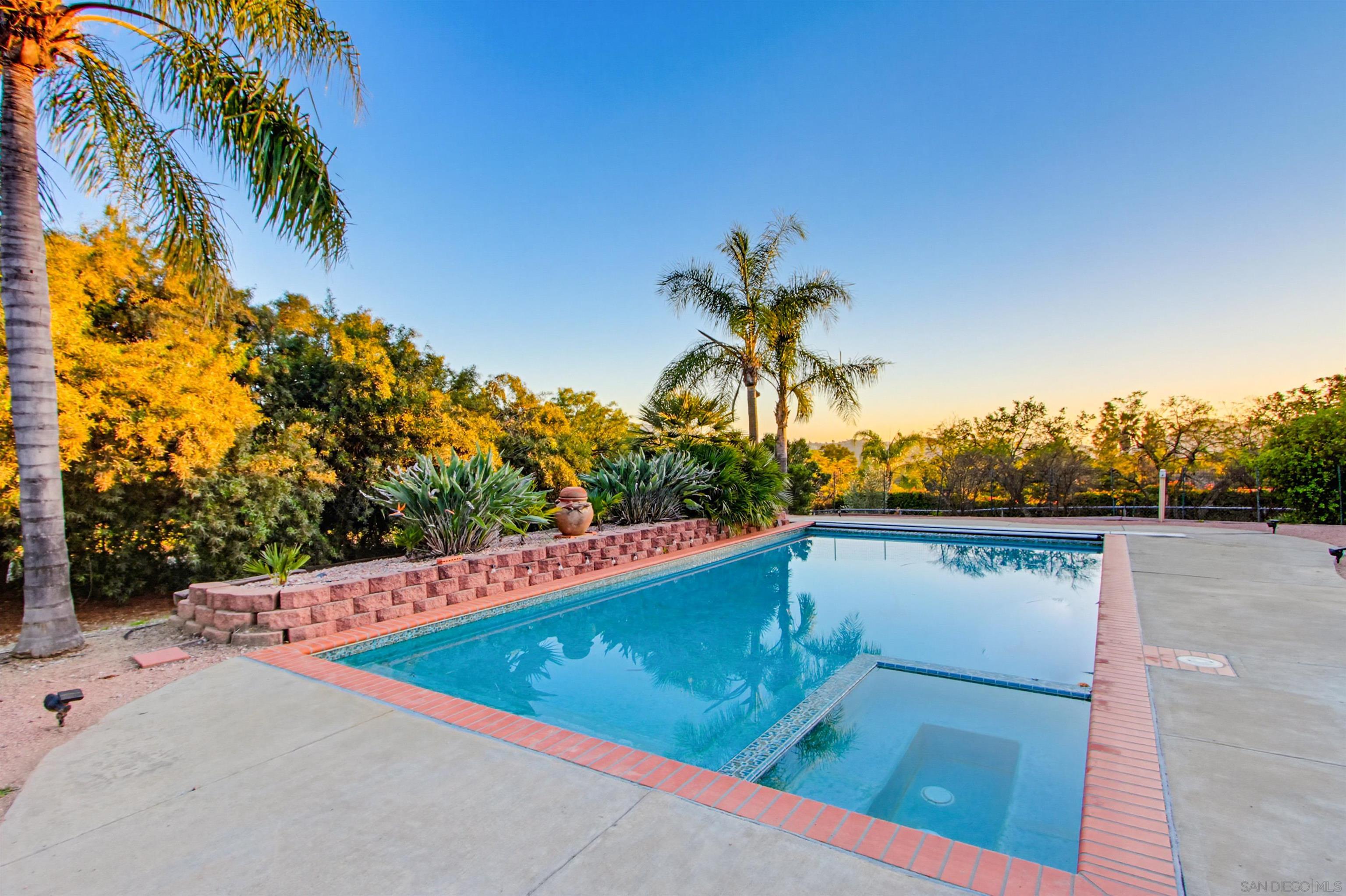 Detail Gallery Image 3 of 35 For 24427  Del Amo Rd, Ramona,  CA 92065 - 5 Beds | 3 Baths