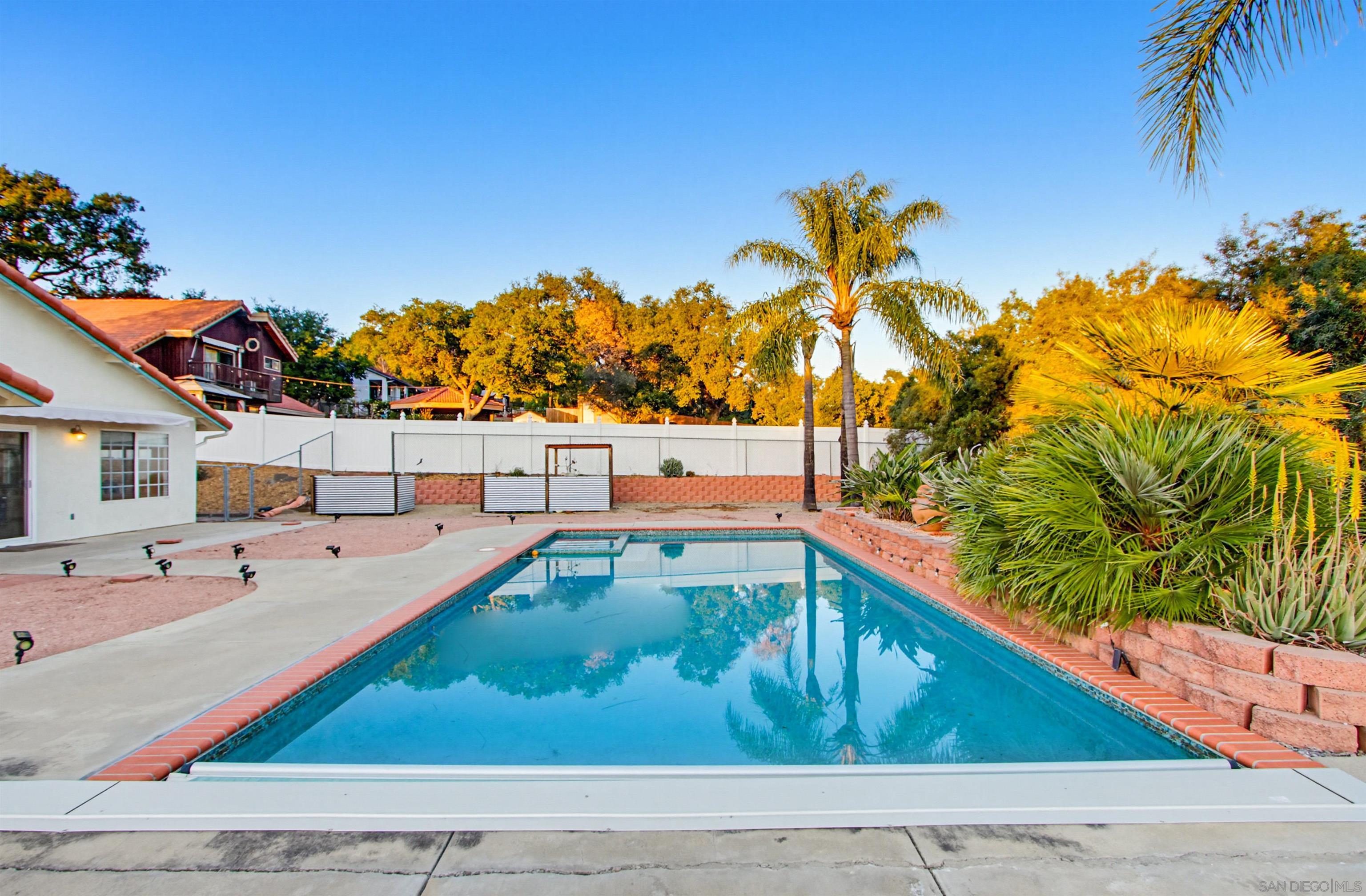 Detail Gallery Image 7 of 35 For 24427  Del Amo Rd, Ramona,  CA 92065 - 5 Beds | 3 Baths