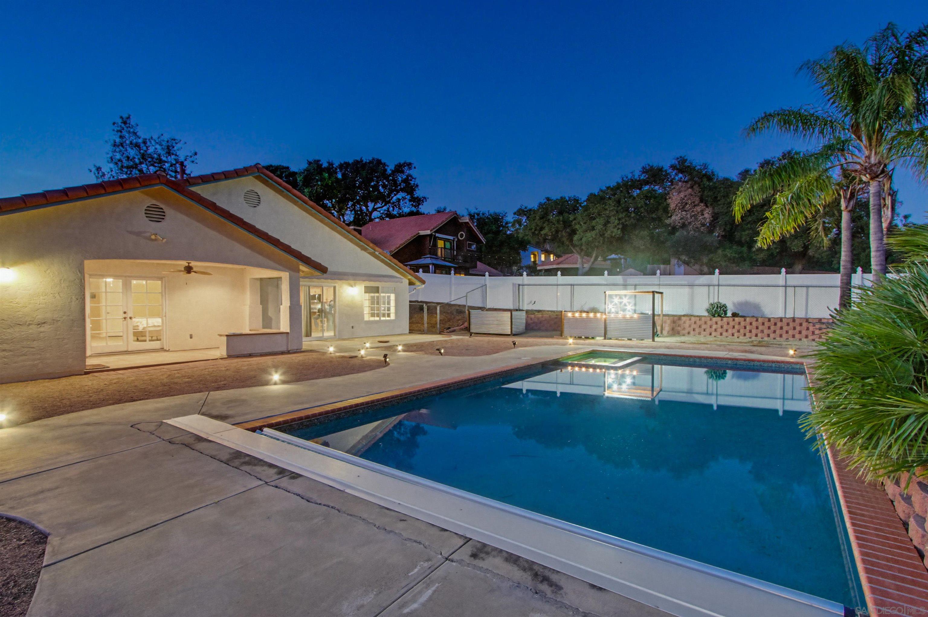 Detail Gallery Image 8 of 35 For 24427  Del Amo Rd, Ramona,  CA 92065 - 5 Beds | 3 Baths