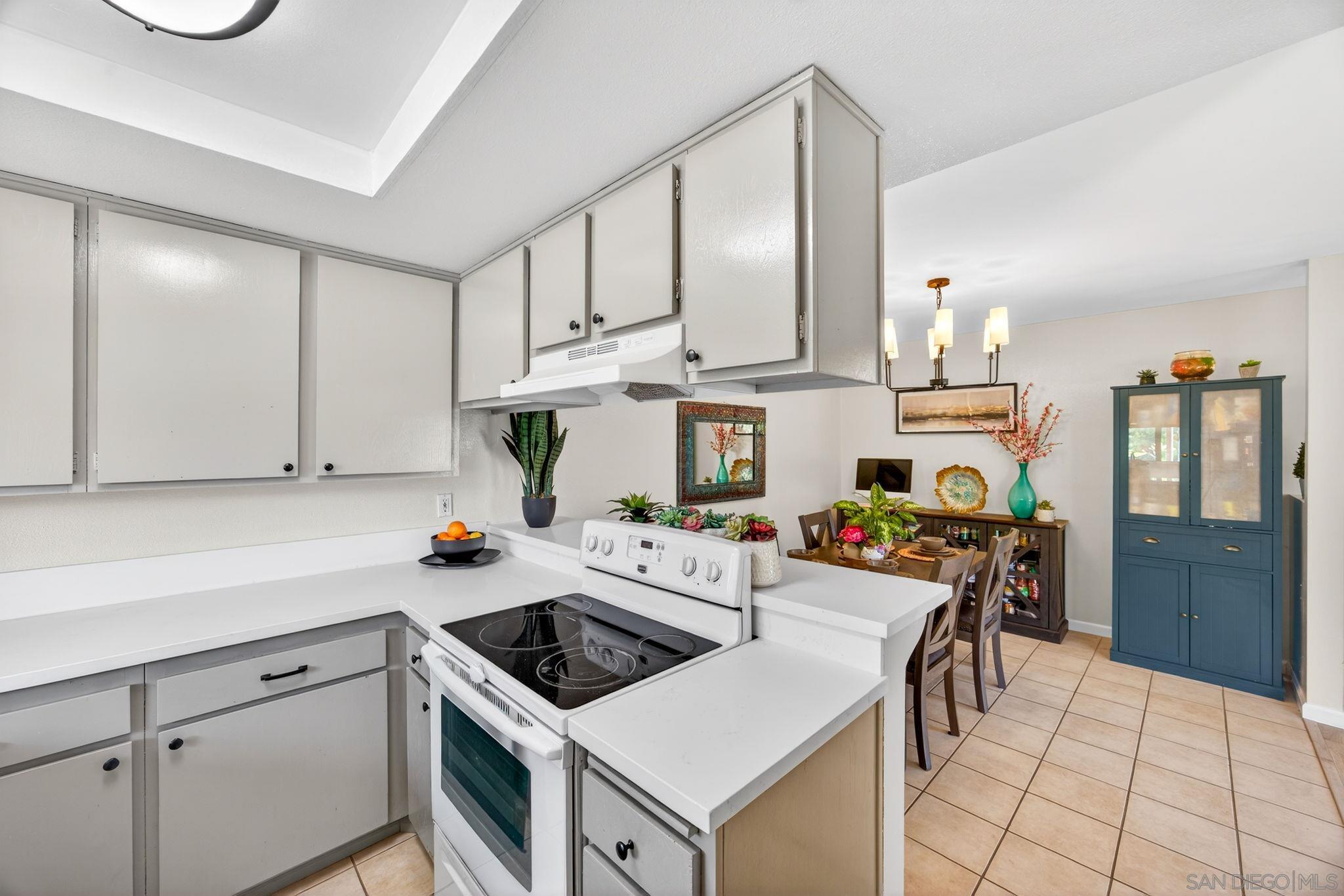 Detail Gallery Image 11 of 53 For 9757  Caminito Cuadro, San Diego,  CA 92129 - 2 Beds | 1/1 Baths
