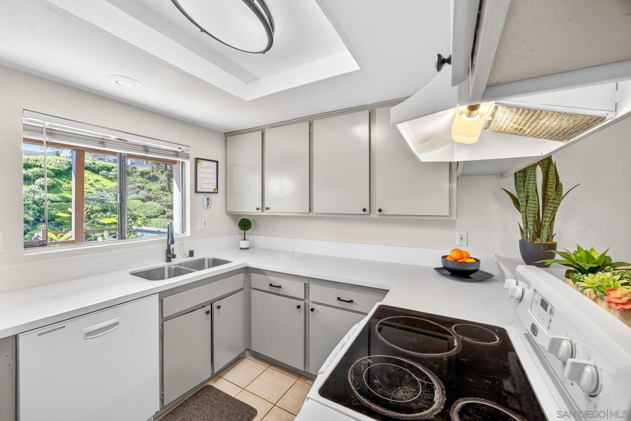 Detail Gallery Image 12 of 53 For 9757  Caminito Cuadro, San Diego,  CA 92129 - 2 Beds | 1/1 Baths