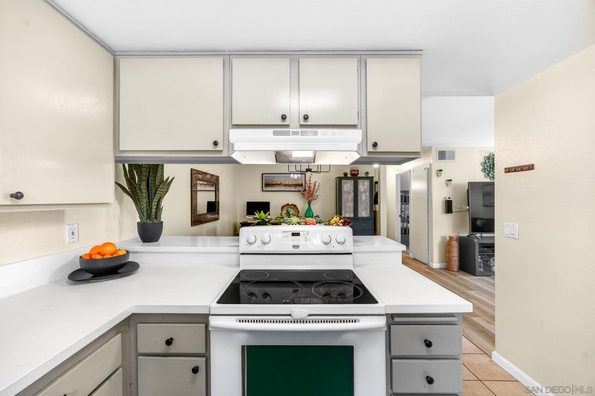 Detail Gallery Image 13 of 53 For 9757  Caminito Cuadro, San Diego,  CA 92129 - 2 Beds | 1/1 Baths