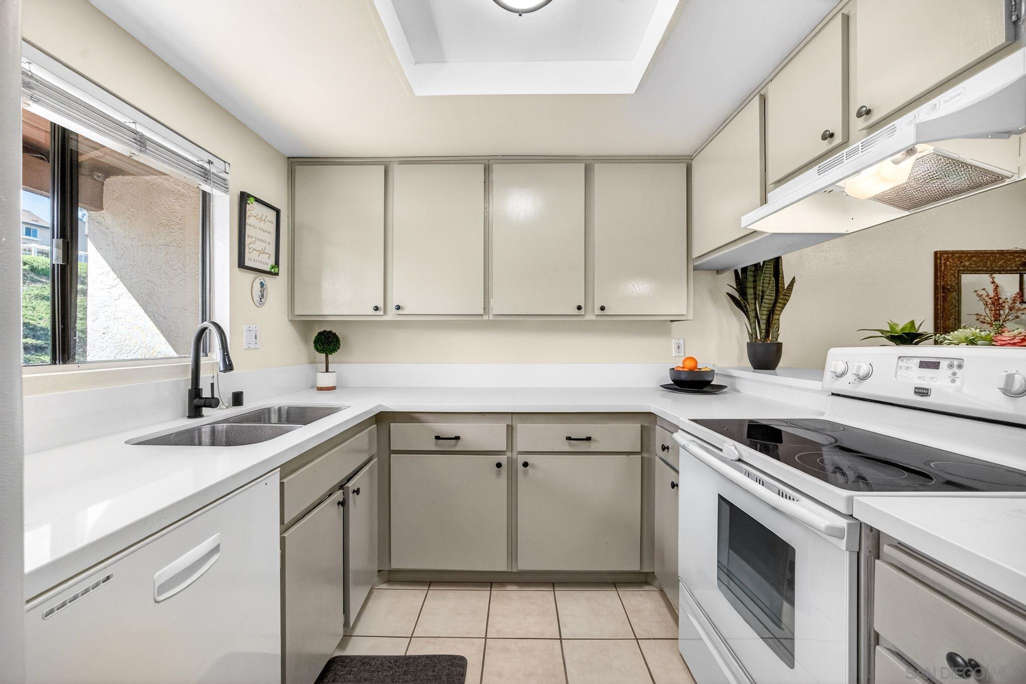 Detail Gallery Image 14 of 53 For 9757  Caminito Cuadro, San Diego,  CA 92129 - 2 Beds | 1/1 Baths