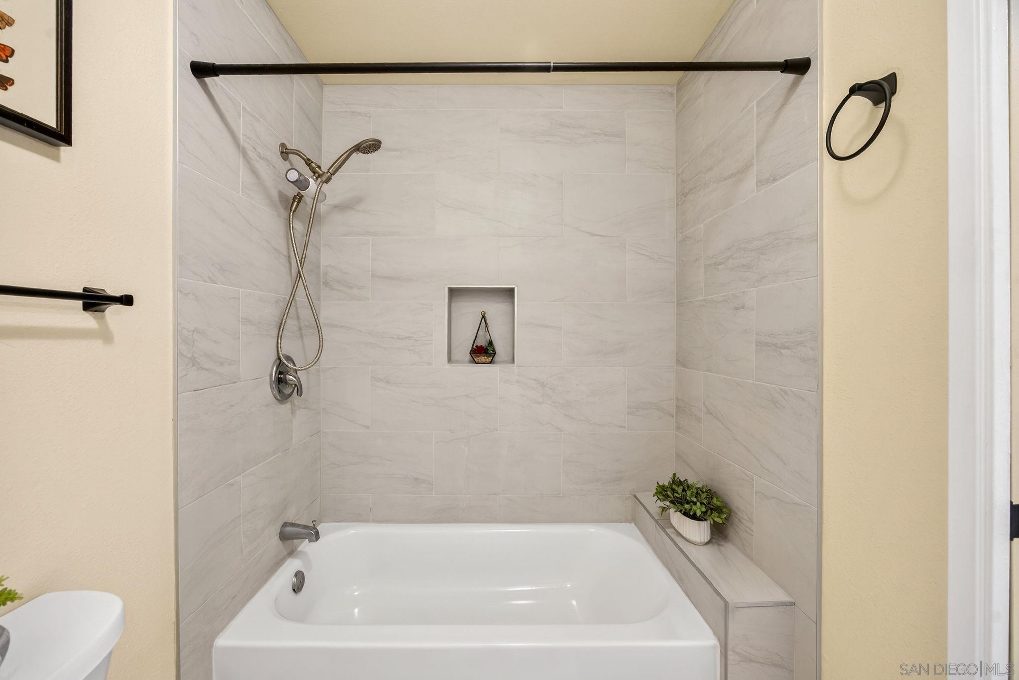 Detail Gallery Image 31 of 53 For 9757  Caminito Cuadro, San Diego,  CA 92129 - 2 Beds | 1/1 Baths