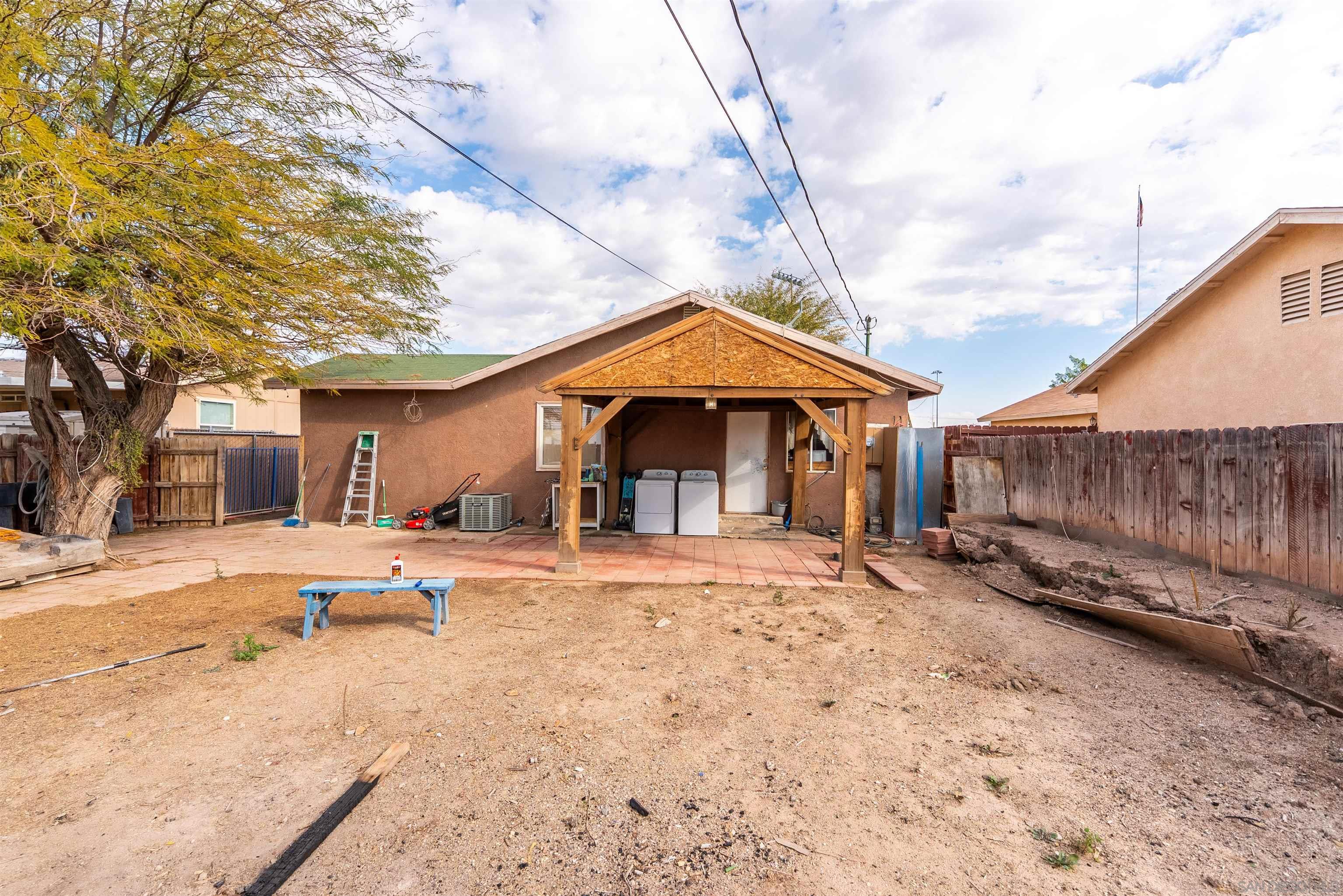 Detail Gallery Image 18 of 33 For 222 N Lake St, –,  CA 92233 - 3 Beds | 2 Baths