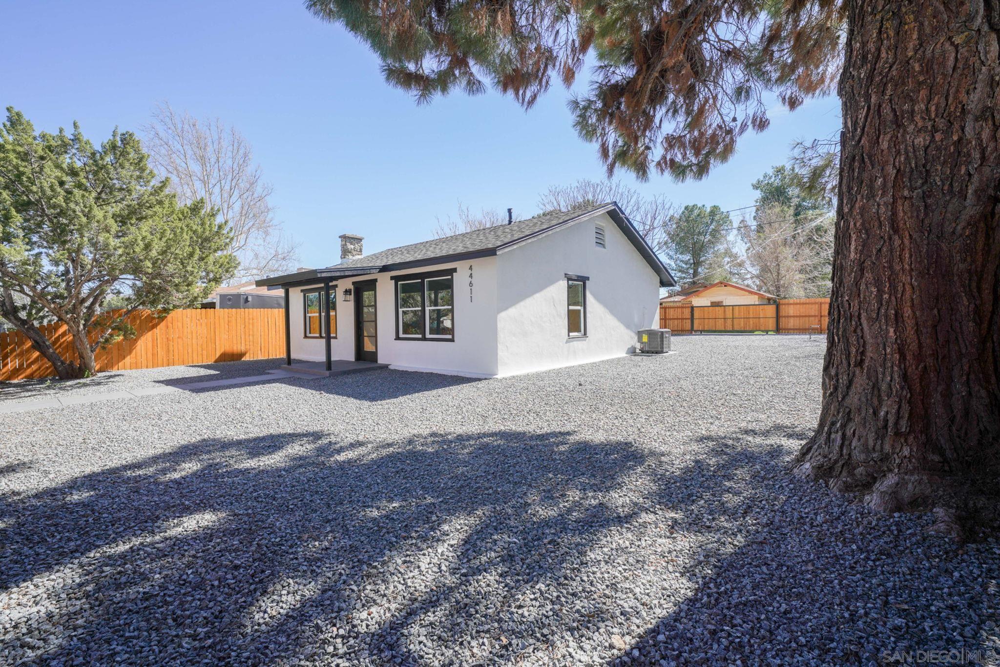 Detail Gallery Image 3 of 26 For 44611  Holtville Ave, Jacumba,  CA 91934 - 2 Beds | 2 Baths