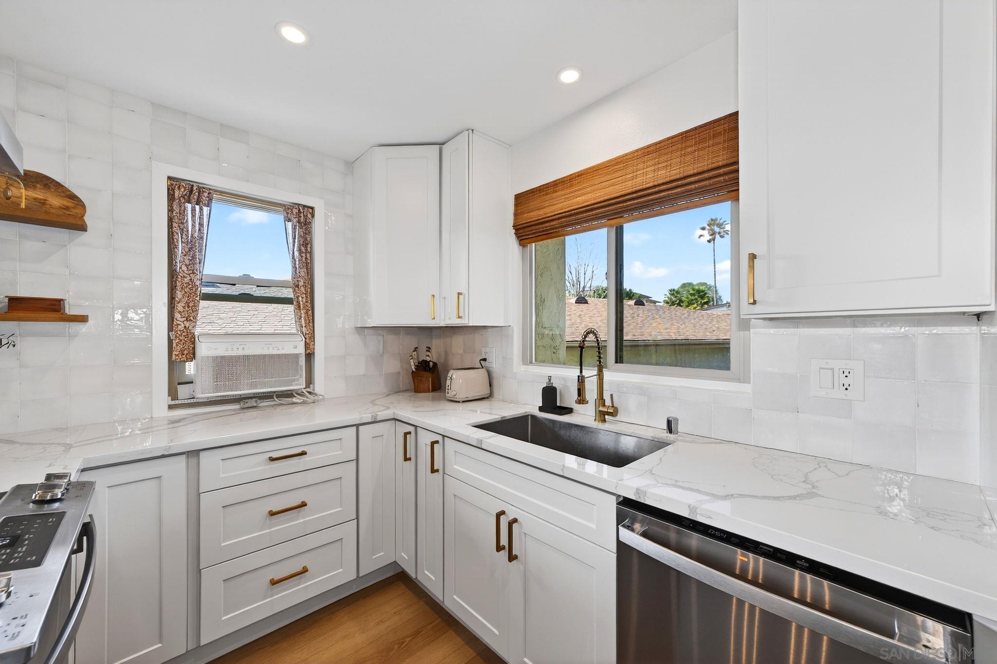 Detail Gallery Image 2 of 35 For 1031  Susana Ct, San Marcos,  CA 92078 - 2 Beds | 2 Baths